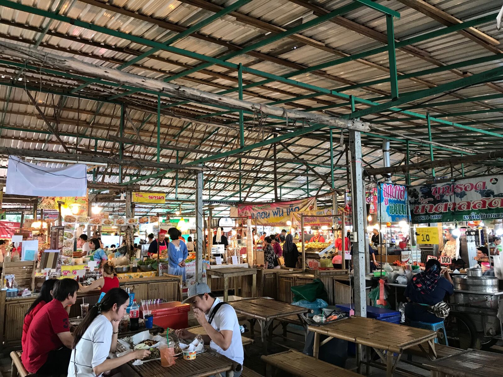 iPhone 7 back camera 3.99mm f/1.8 sample photo. Thailand, market, bangkok photography