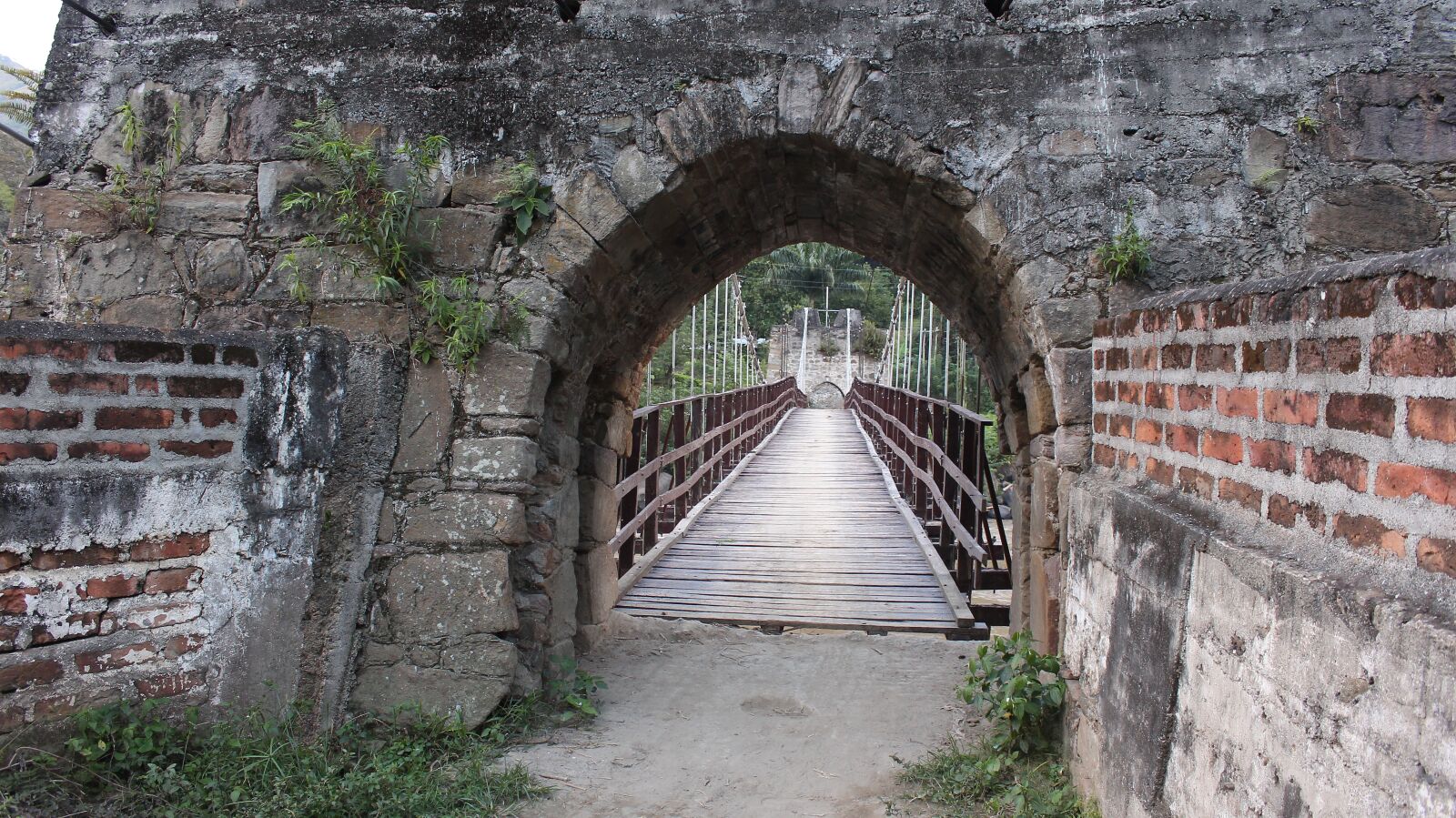 Canon EOS 650D (EOS Rebel T4i / EOS Kiss X6i) sample photo. Bridge, spanish, coffee belt photography