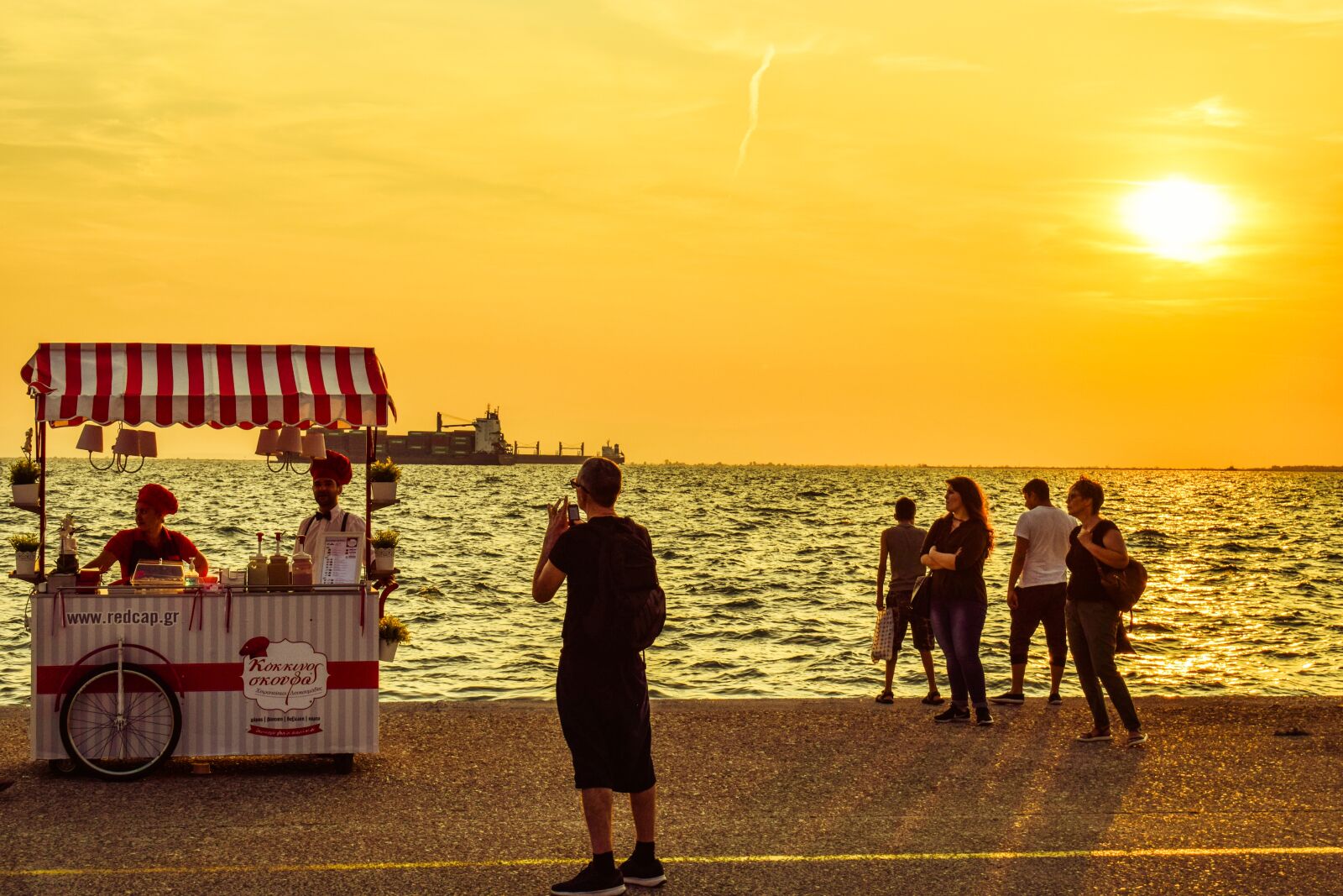 Nikon D3300 sample photo. Vendor kiosk, vintage, promenade photography