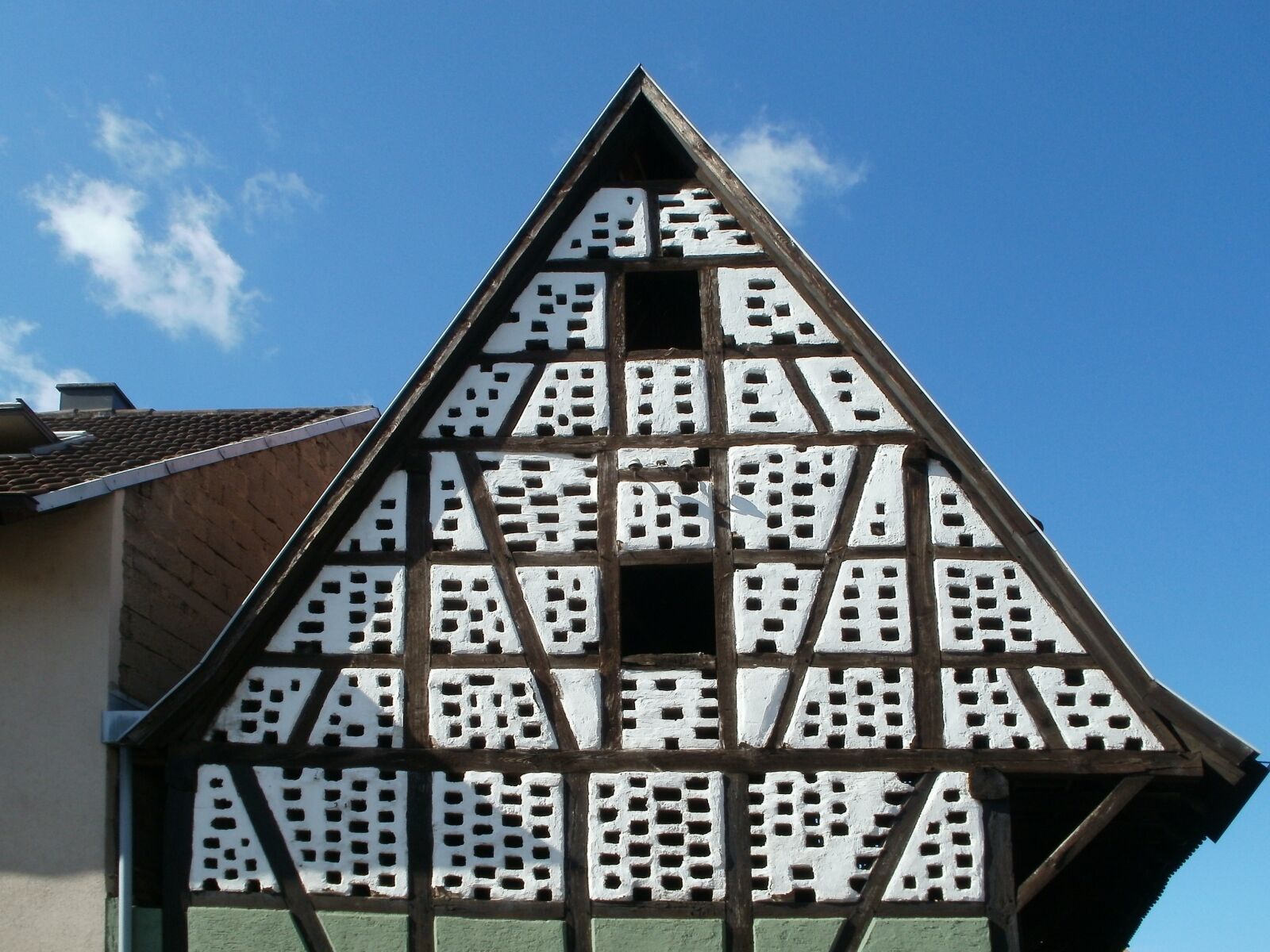Olympus FE47,X43 sample photo. Gable, pediment, timber framing photography