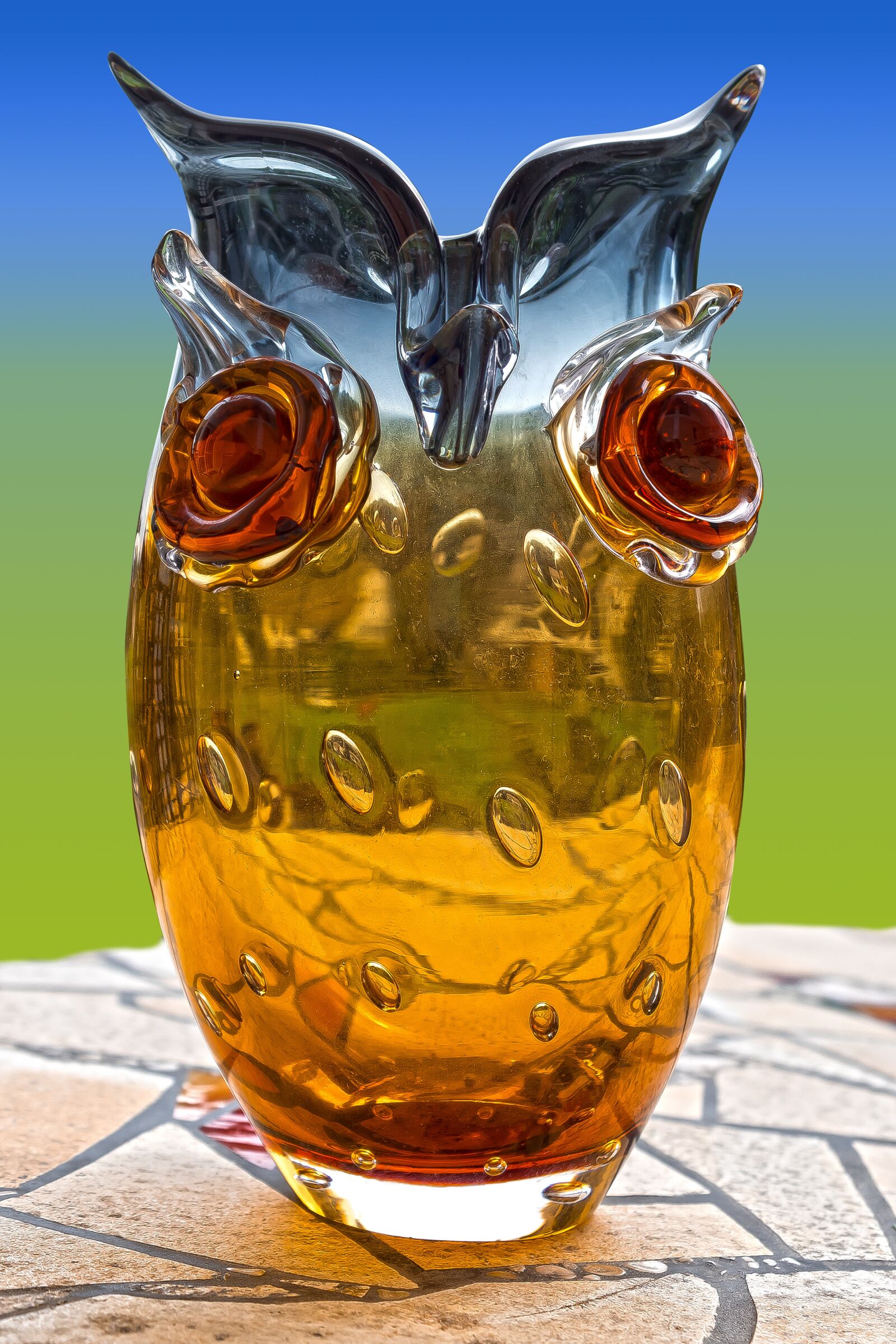 Canon EOS 1300D (EOS Rebel T6 / EOS Kiss X80) sample photo. Glass art, vase, owl photography
