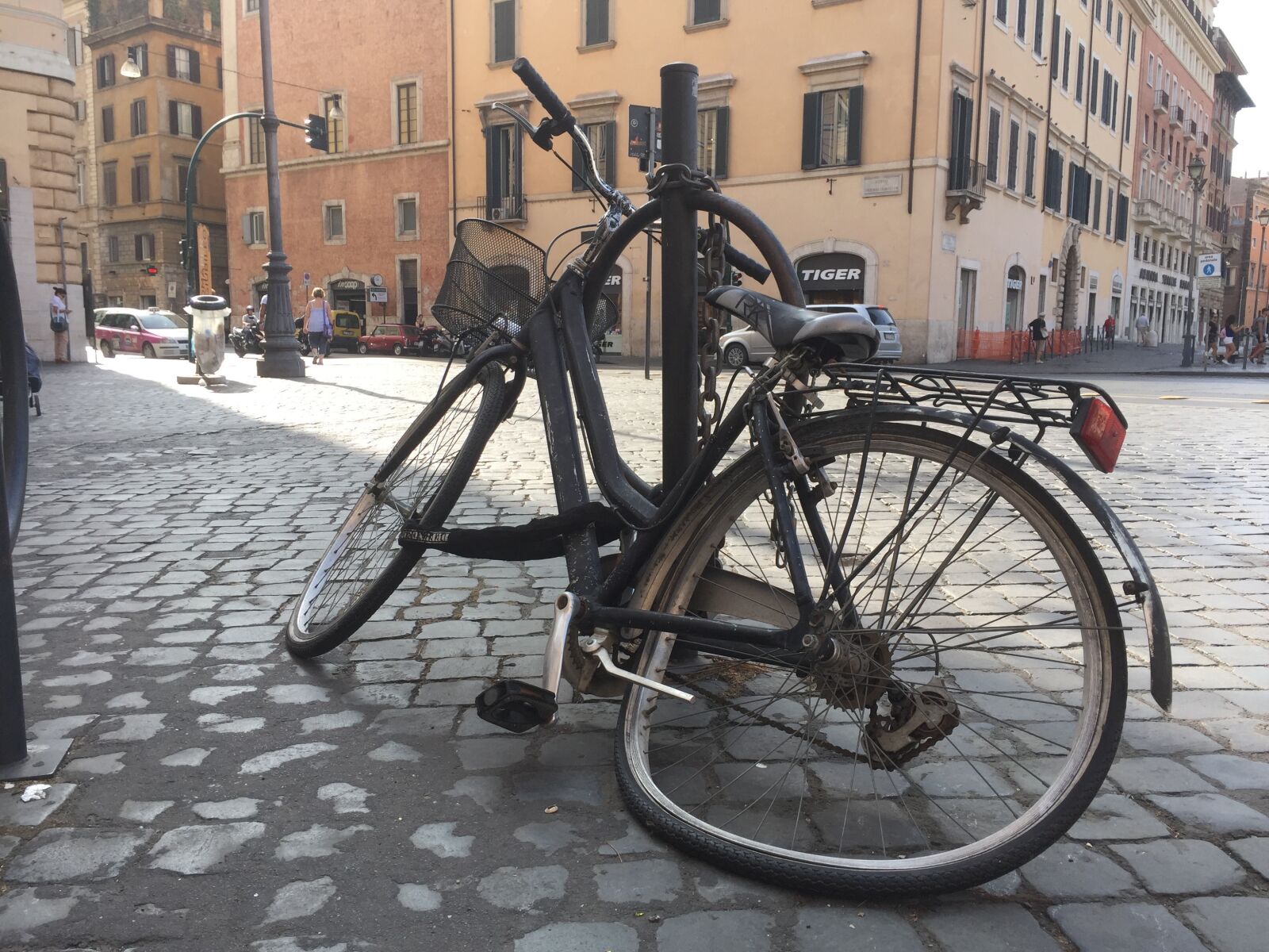 Apple iPhone 6 sample photo. Bicycle, pavement, rome photography