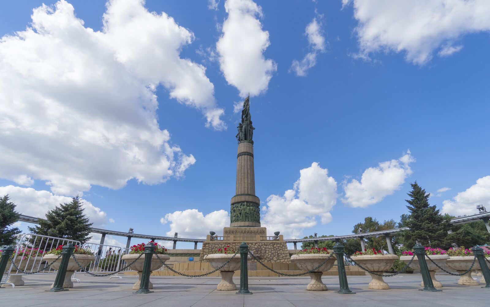 Sony a6300 + Sony E 10-18mm F4 OSS sample photo. Blue sky, sculpture, memorial photography