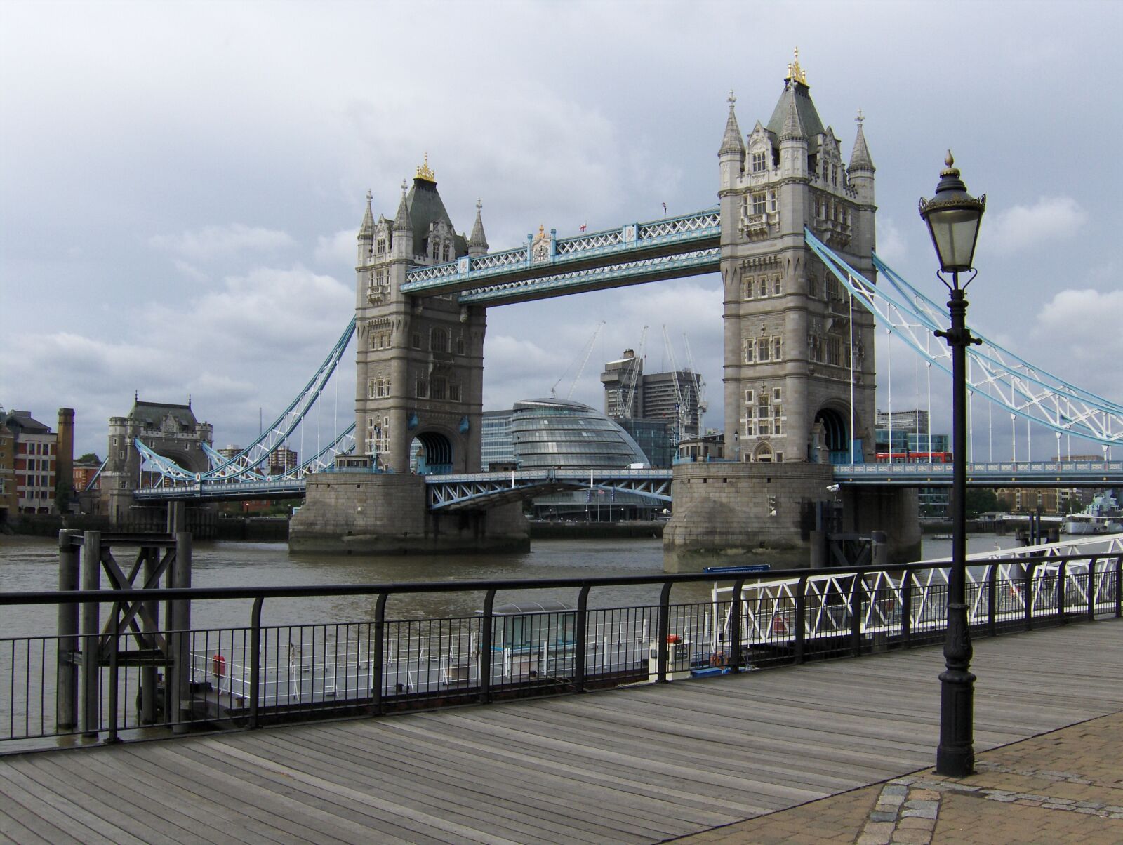 HP PHOTOSMART R927  (V01.00) sample photo. London, tower bridge, river photography