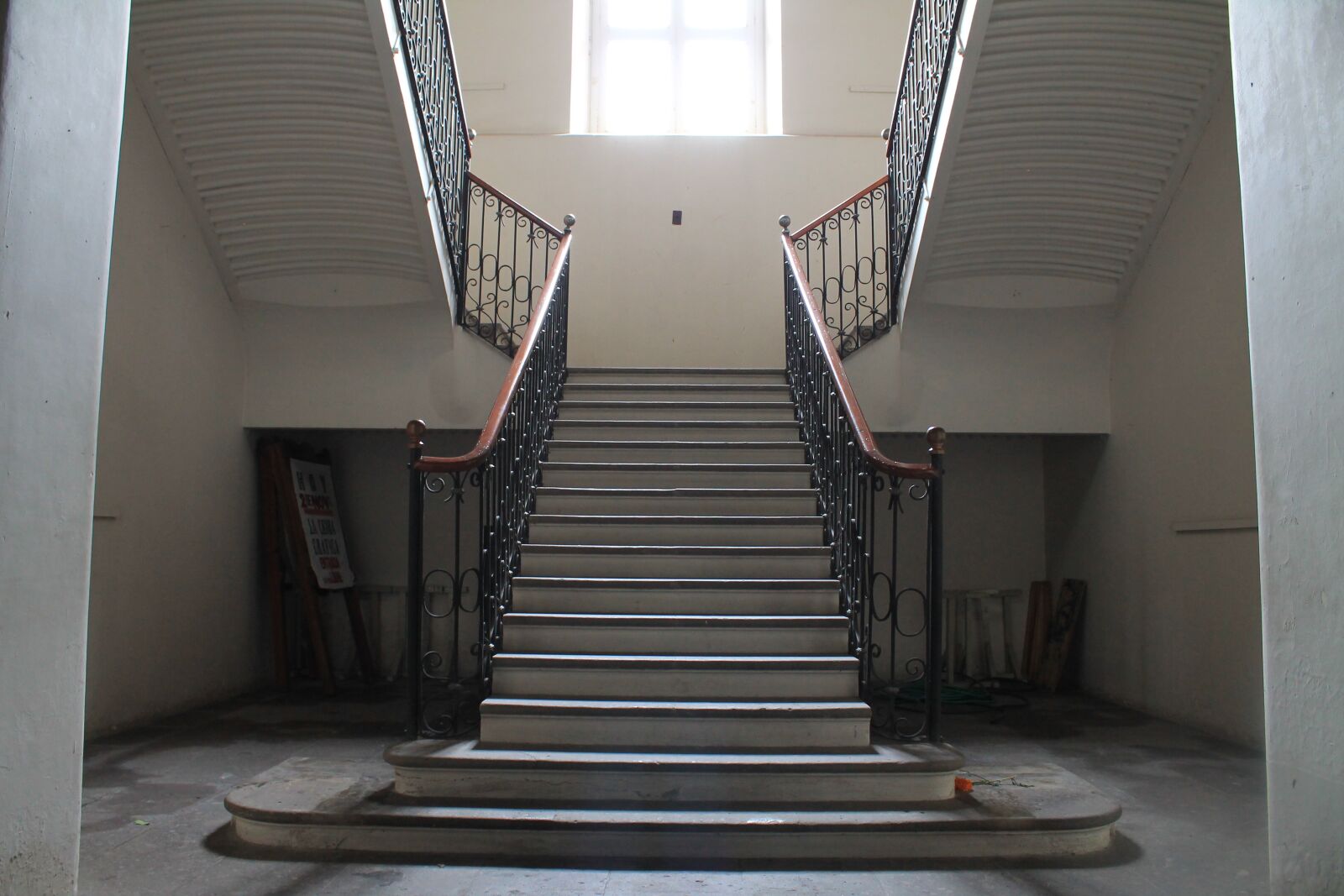Canon EOS 1100D (EOS Rebel T3 / EOS Kiss X50) sample photo. Stairs, illumination, building photography