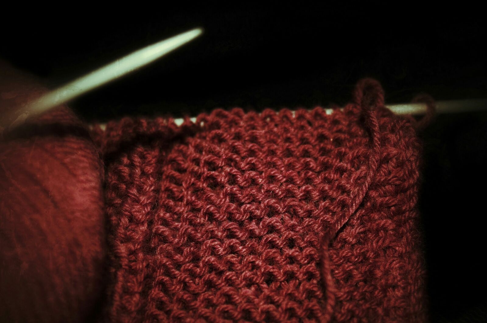 Canon EOS 550D (EOS Rebel T2i / EOS Kiss X4) sample photo. Lana, yarn, scarf photography