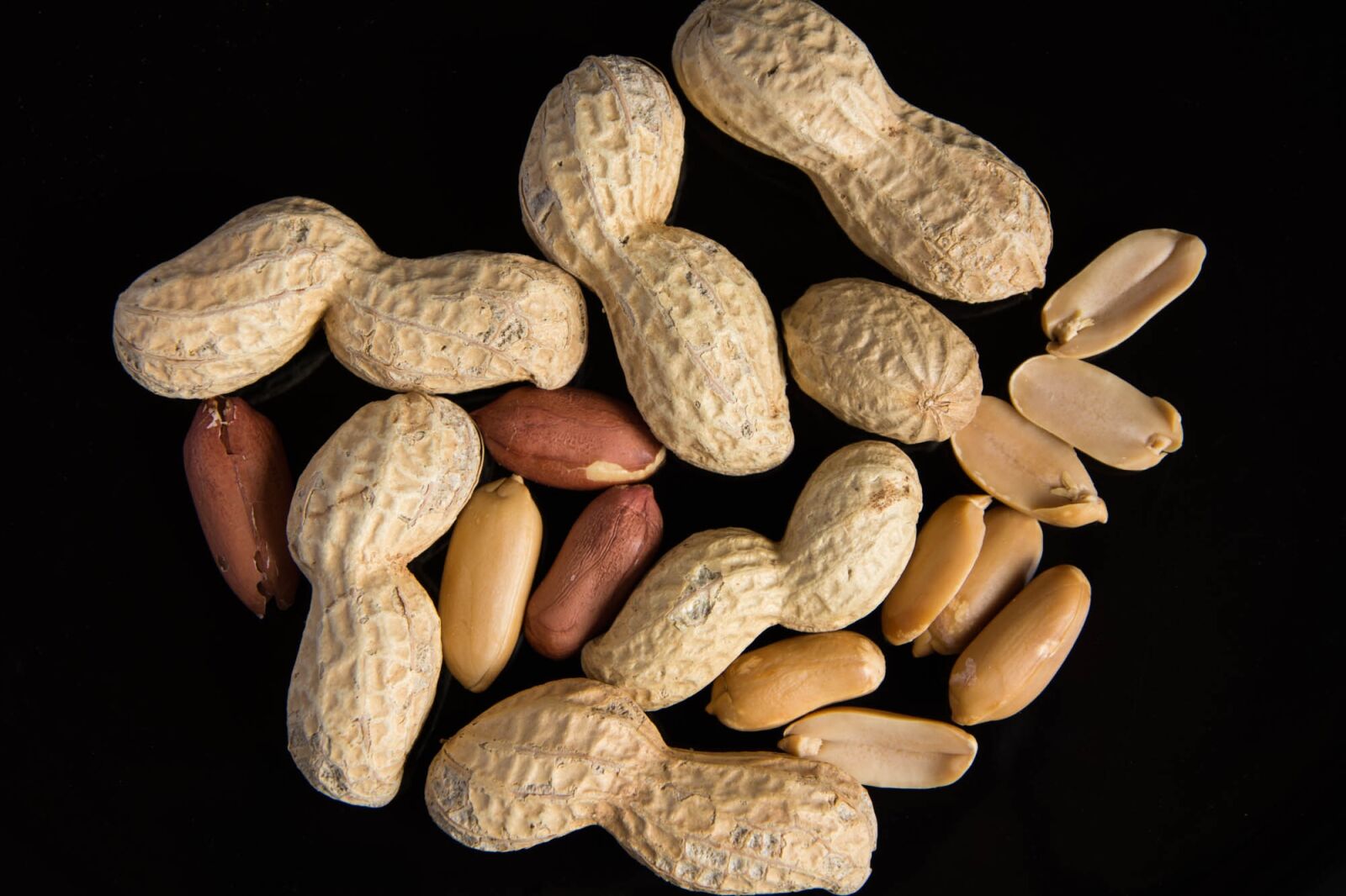 Nikon D7200 sample photo. Peanuts, black background, food photography