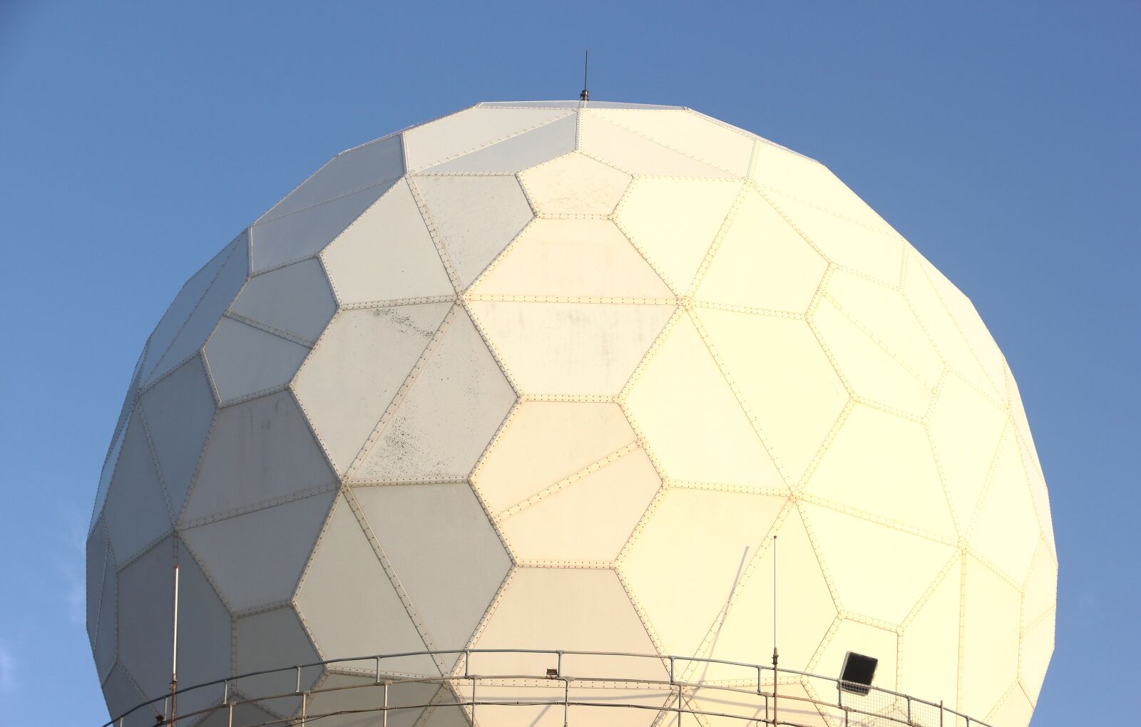Canon EOS 550D (EOS Rebel T2i / EOS Kiss X4) sample photo. Malta, radar, dome photography