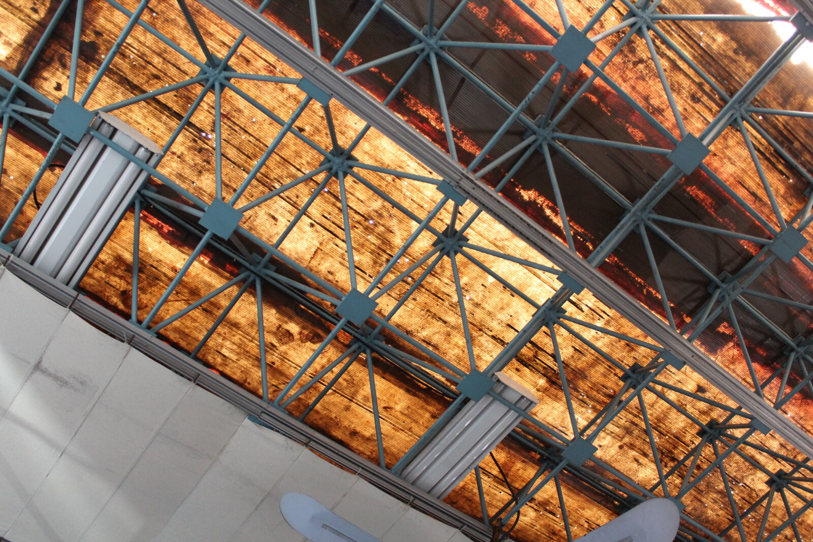 Canon EOS 1200D (EOS Rebel T5 / EOS Kiss X70 / EOS Hi) sample photo. Blue, brown, ceiling, light photography