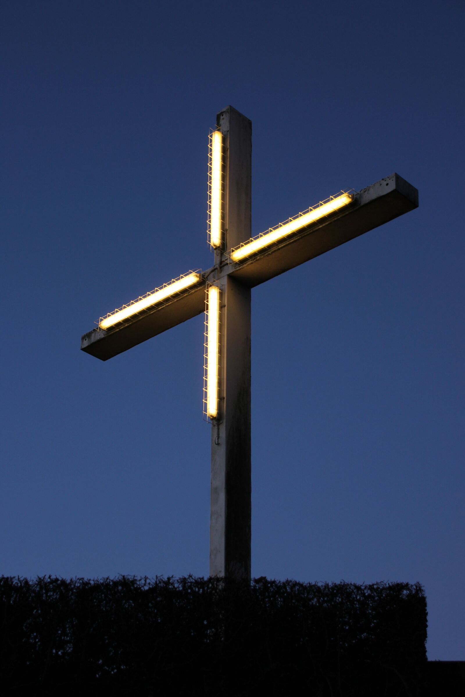 Canon EOS 600D (Rebel EOS T3i / EOS Kiss X5) sample photo. Bamberg, cross, lighting photography