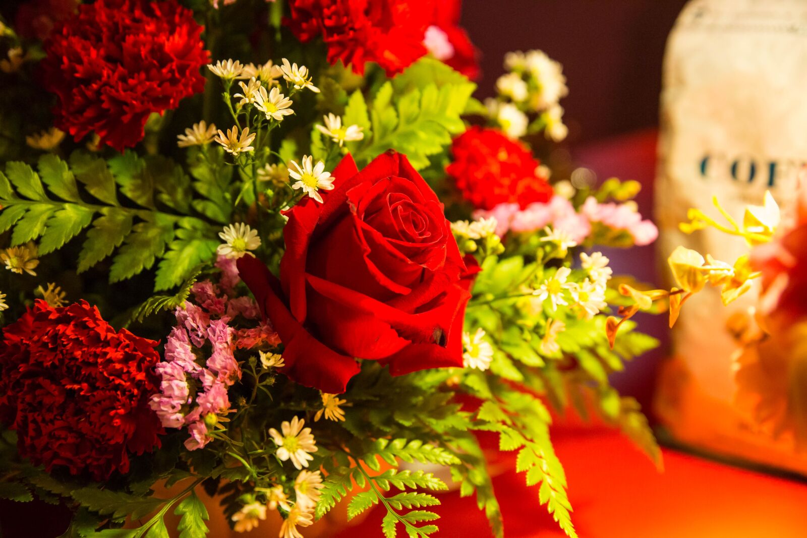 Canon EOS 5D Mark III sample photo. Flower arrangement, roses, bouquet photography