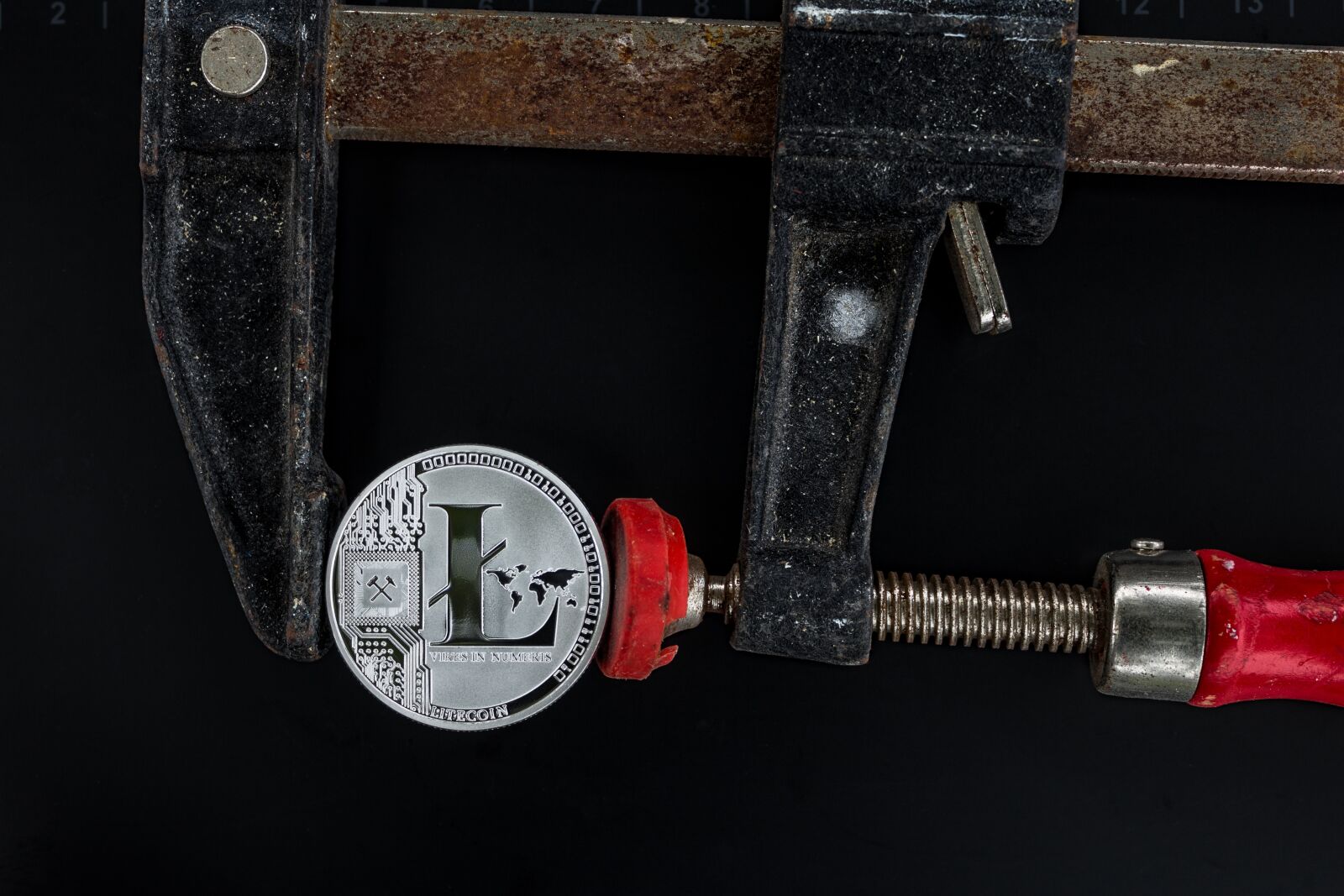Canon EOS 60D sample photo. Cryptocurrency, security, c clamp photography