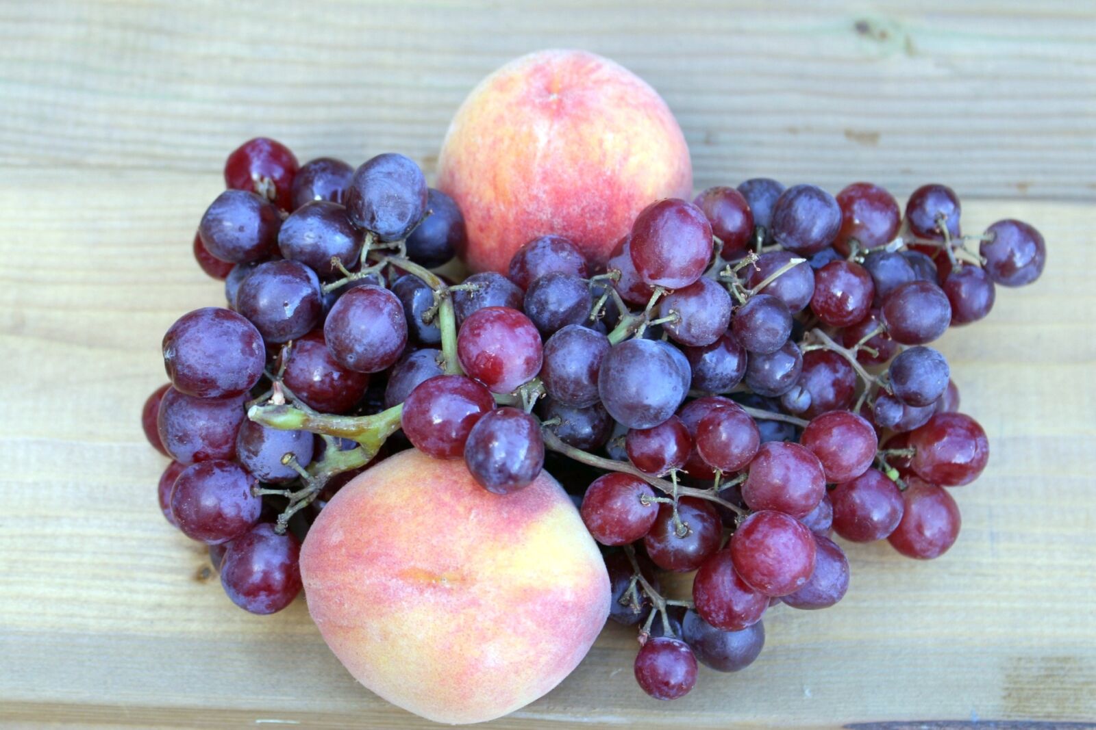 Canon EOS 700D (EOS Rebel T5i / EOS Kiss X7i) sample photo. Fruit, fresh, grapes photography
