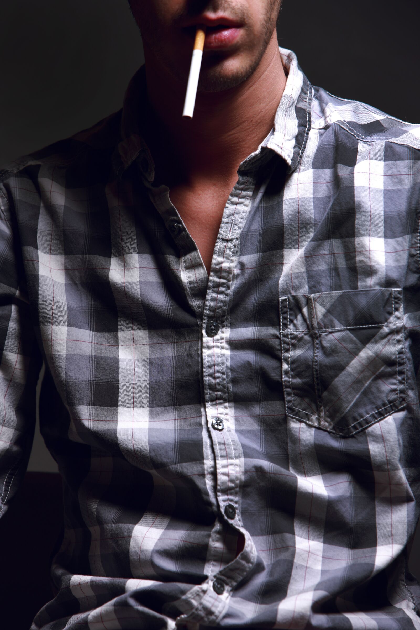 Canon EOS-1Ds Mark III sample photo. Smoking, man, anonymous photography
