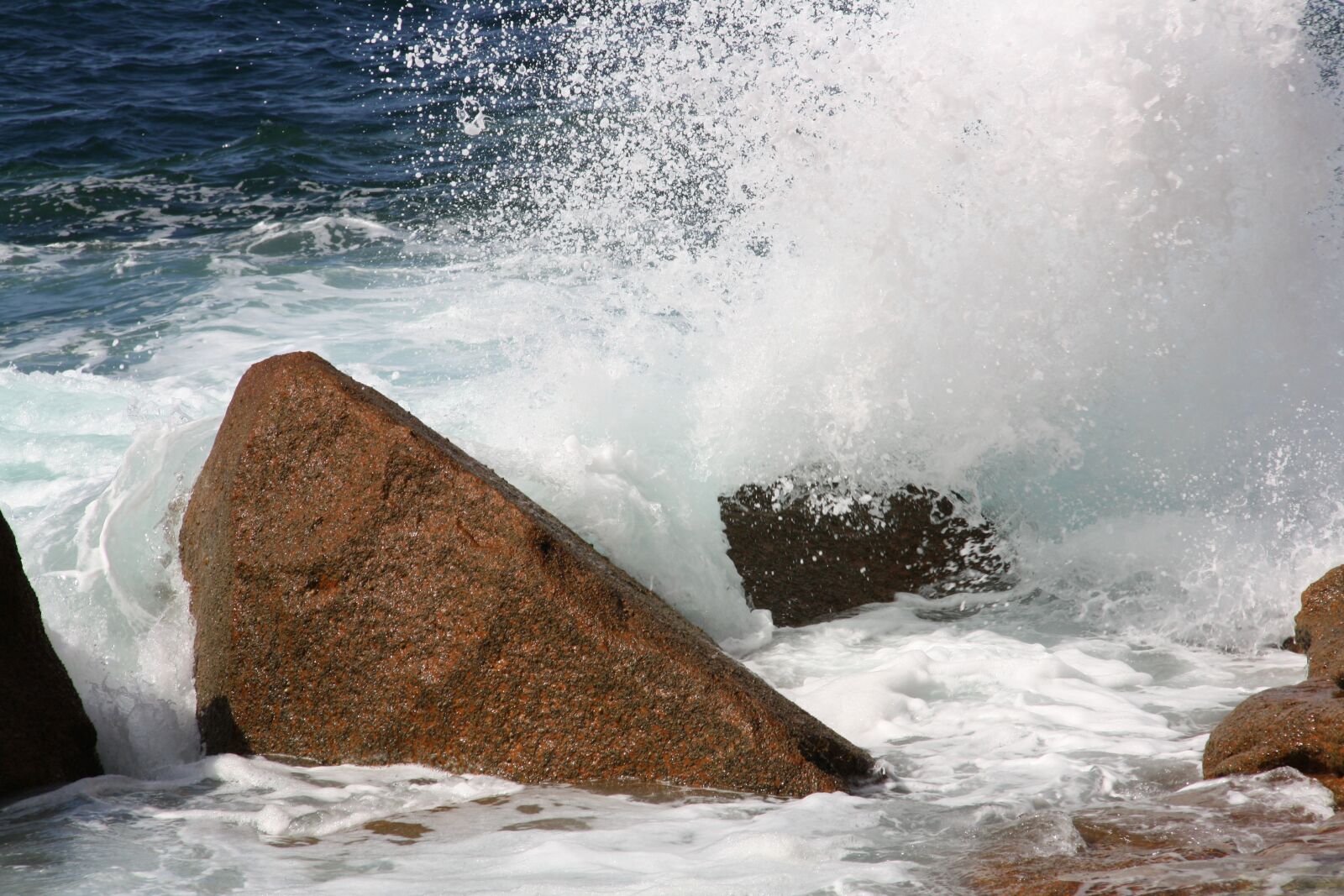 Canon EOS 1000D (EOS Digital Rebel XS / EOS Kiss F) sample photo. Brittany, pink granite coast photography