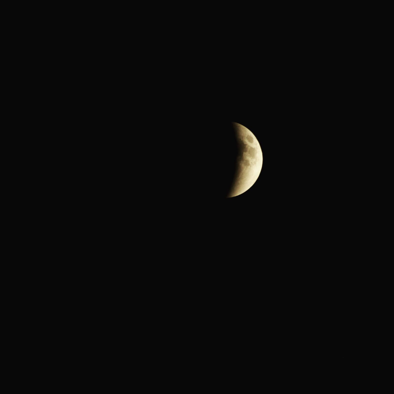 Canon EF 75-300mm f/4-5.6 sample photo. Eclipse, lunar, moon photography
