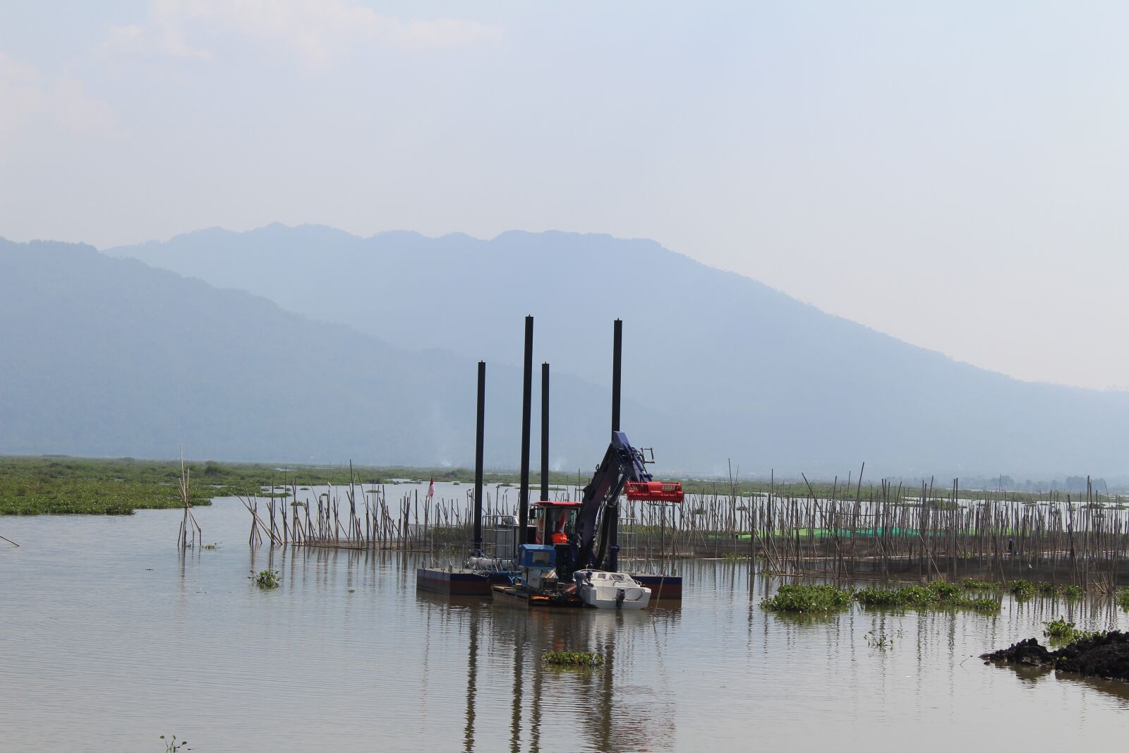 Canon EOS 1300D (EOS Rebel T6 / EOS Kiss X80) sample photo. Mount, swamp, lake photography