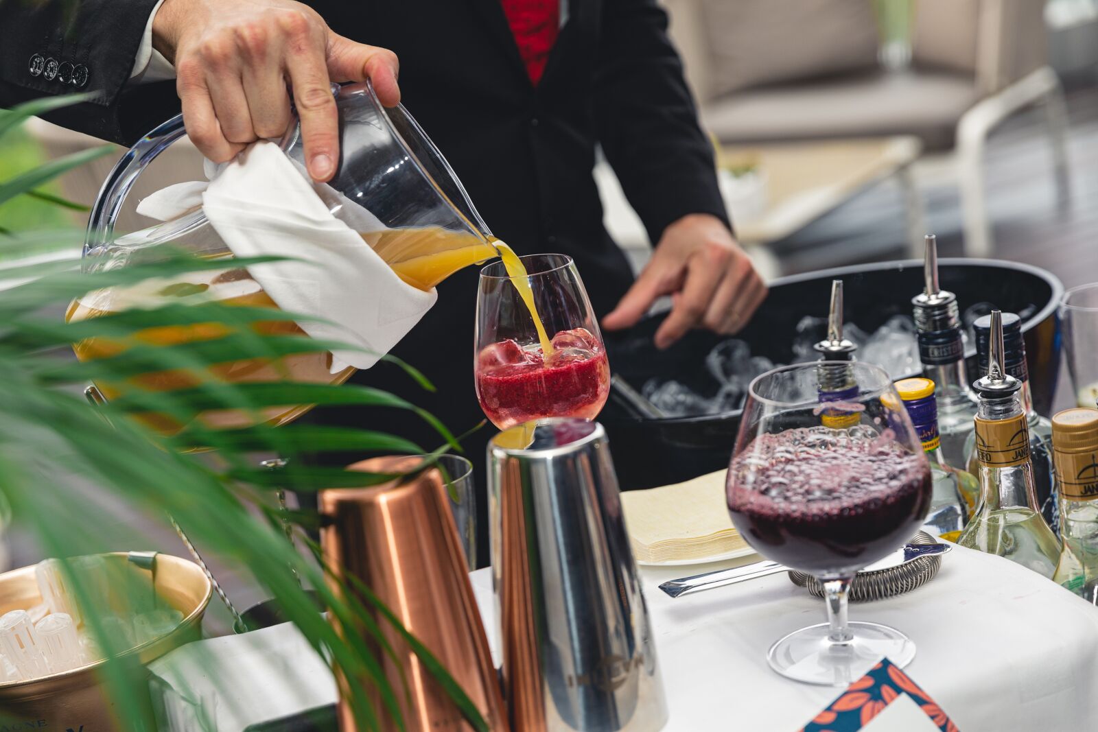 Canon EOS 5D Mark IV sample photo. Barman, cocktail, drink photography