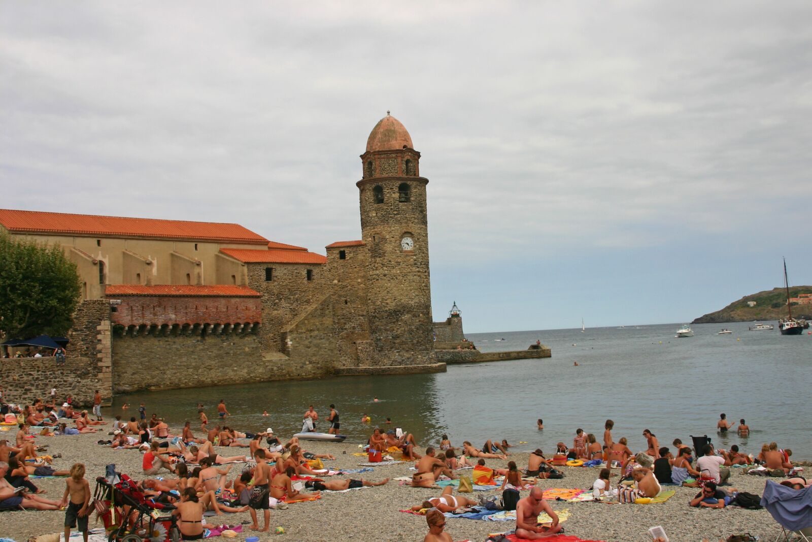 Canon EOS 300D (EOS Digital Rebel / EOS Kiss Digital) sample photo. Collioure, beach, bell tower photography