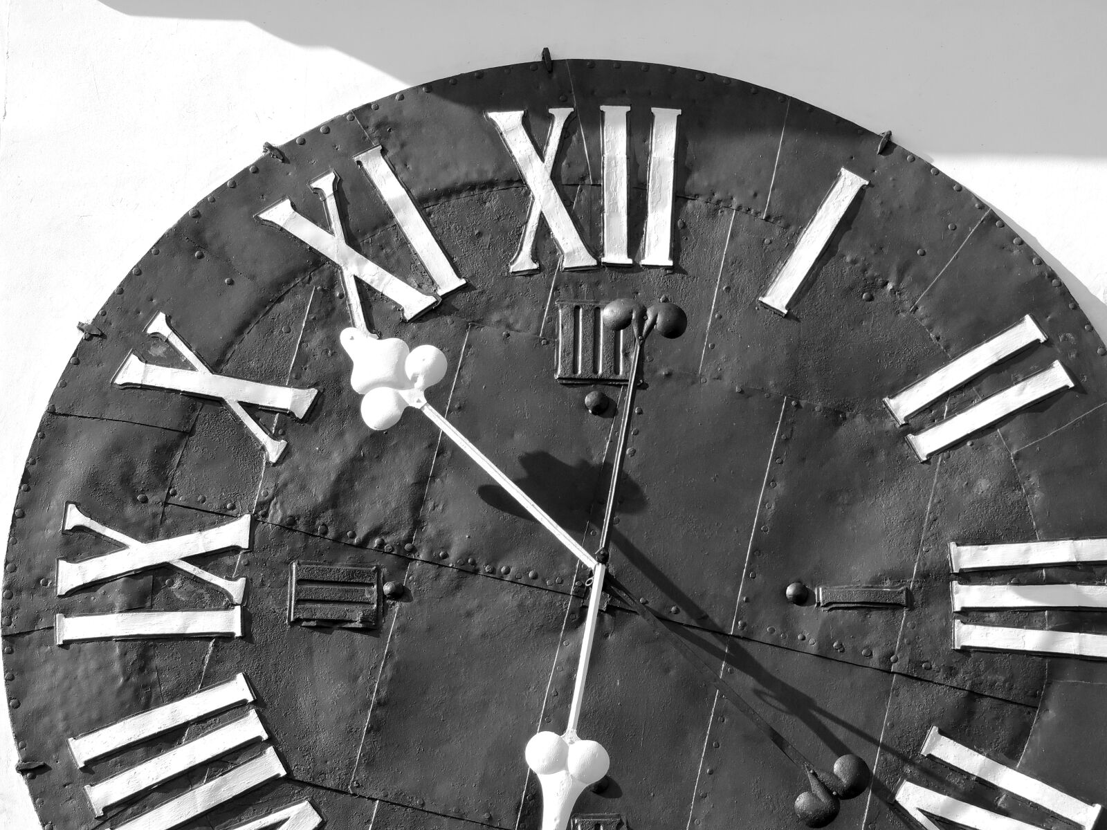 Nikon Coolpix P520 sample photo. Clock, monochrome, retro, old photography
