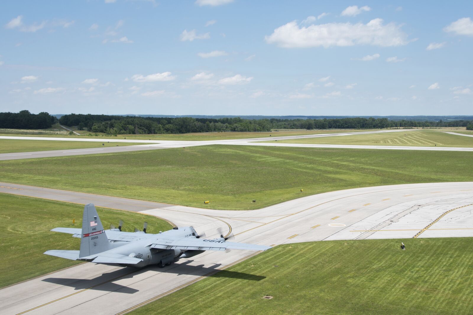 Nikon D750 sample photo. C-130 hercules, preparing for photography