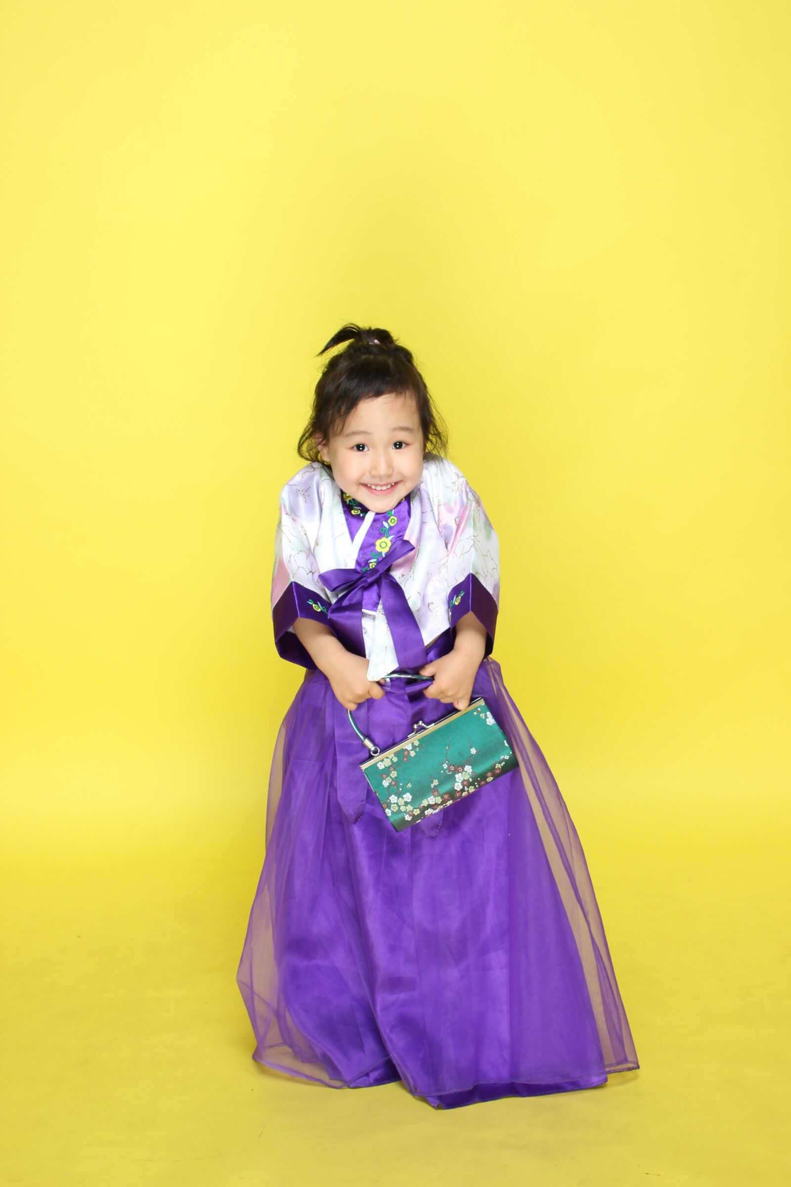 Canon EOS 600D (Rebel EOS T3i / EOS Kiss X5) sample photo. Child, korea, yello photography