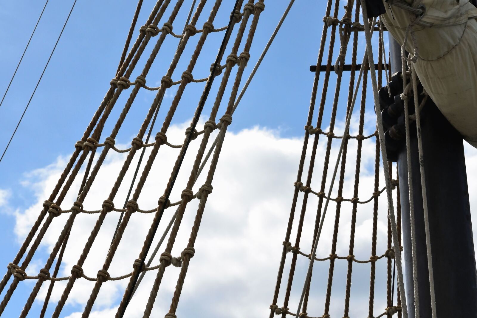 Nikon D5100 sample photo. Rope, ladders, climbing, mast photography