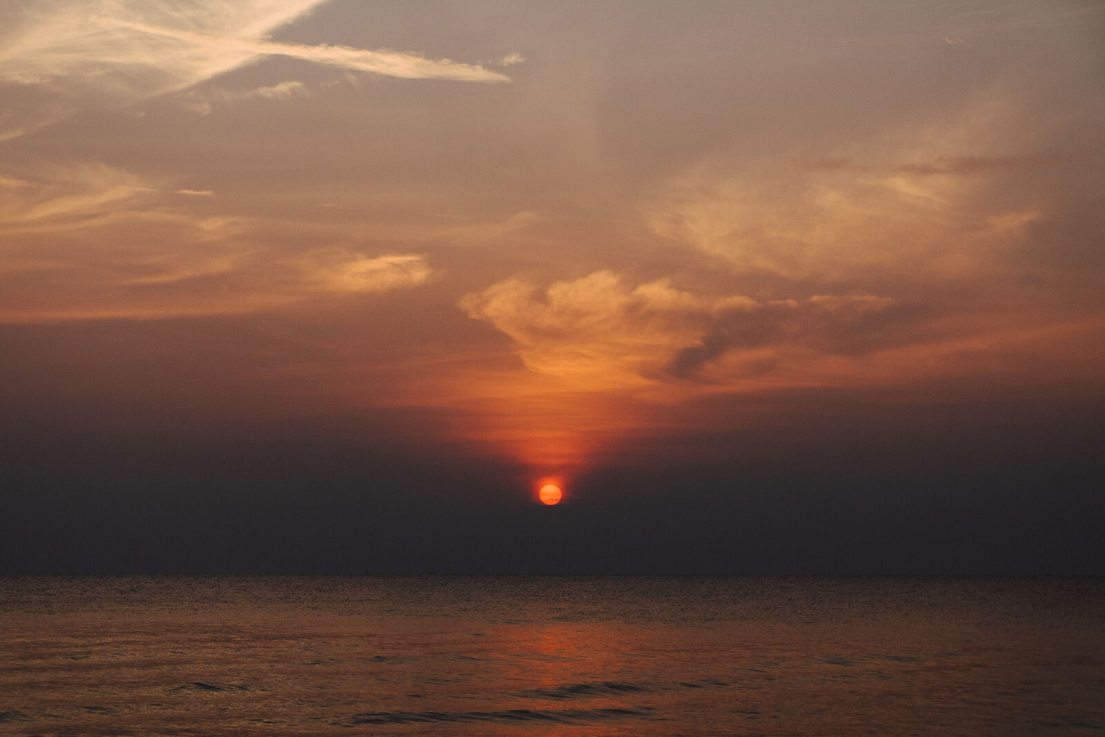 Fujifilm X-A2 sample photo. Afterglow, beach, beautiful, clouds photography