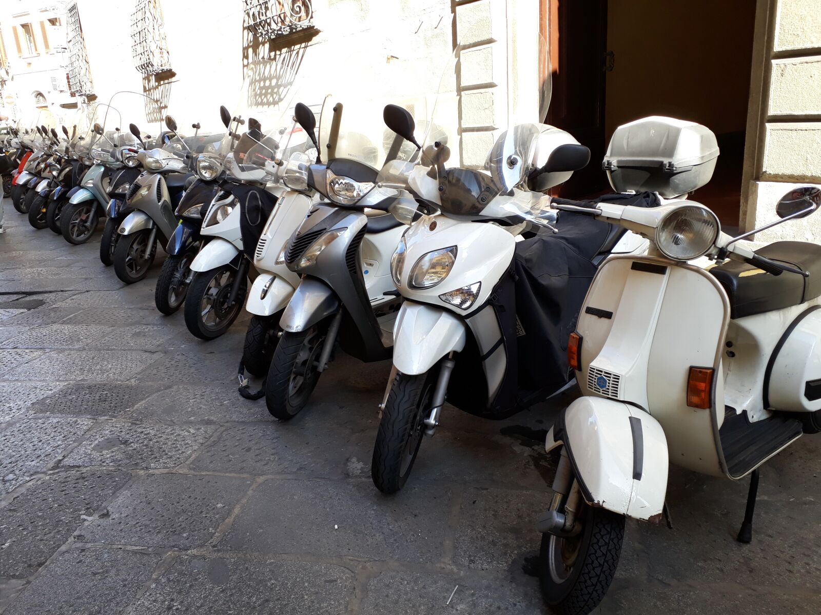 Samsung Galaxy A3(2017) sample photo. Italy, mopeds, vehicles photography