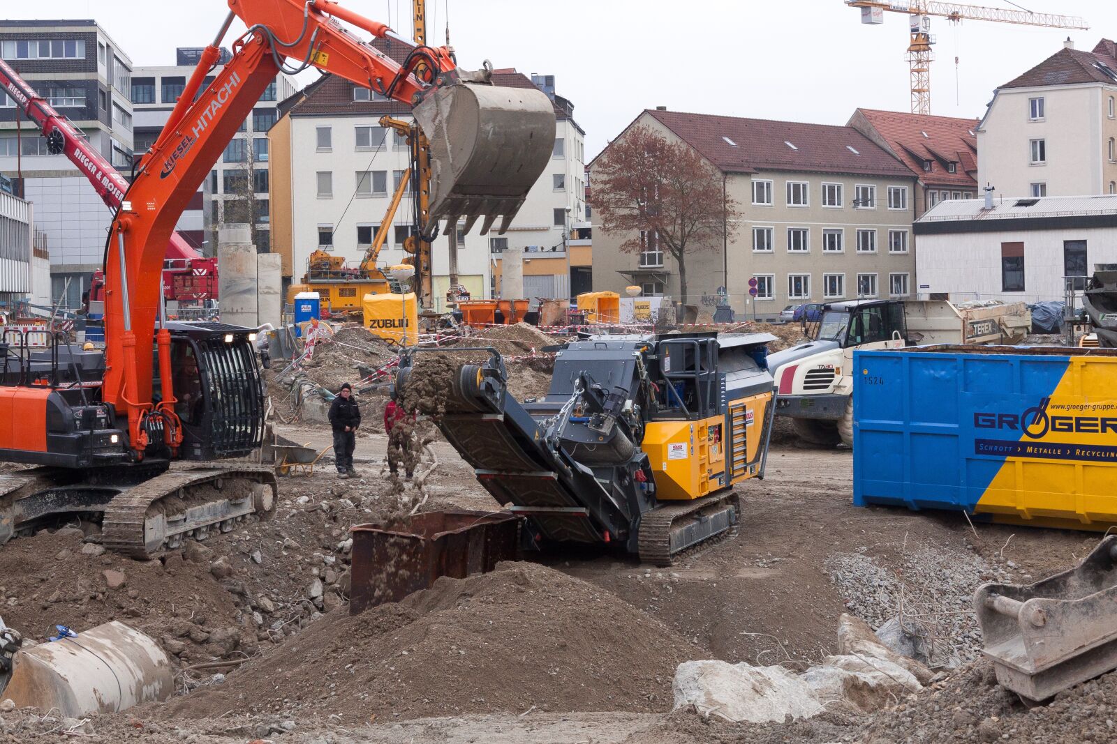 Canon EF-S 17-85mm F4-5.6 IS USM sample photo. Site, excavators, conveyor belt photography