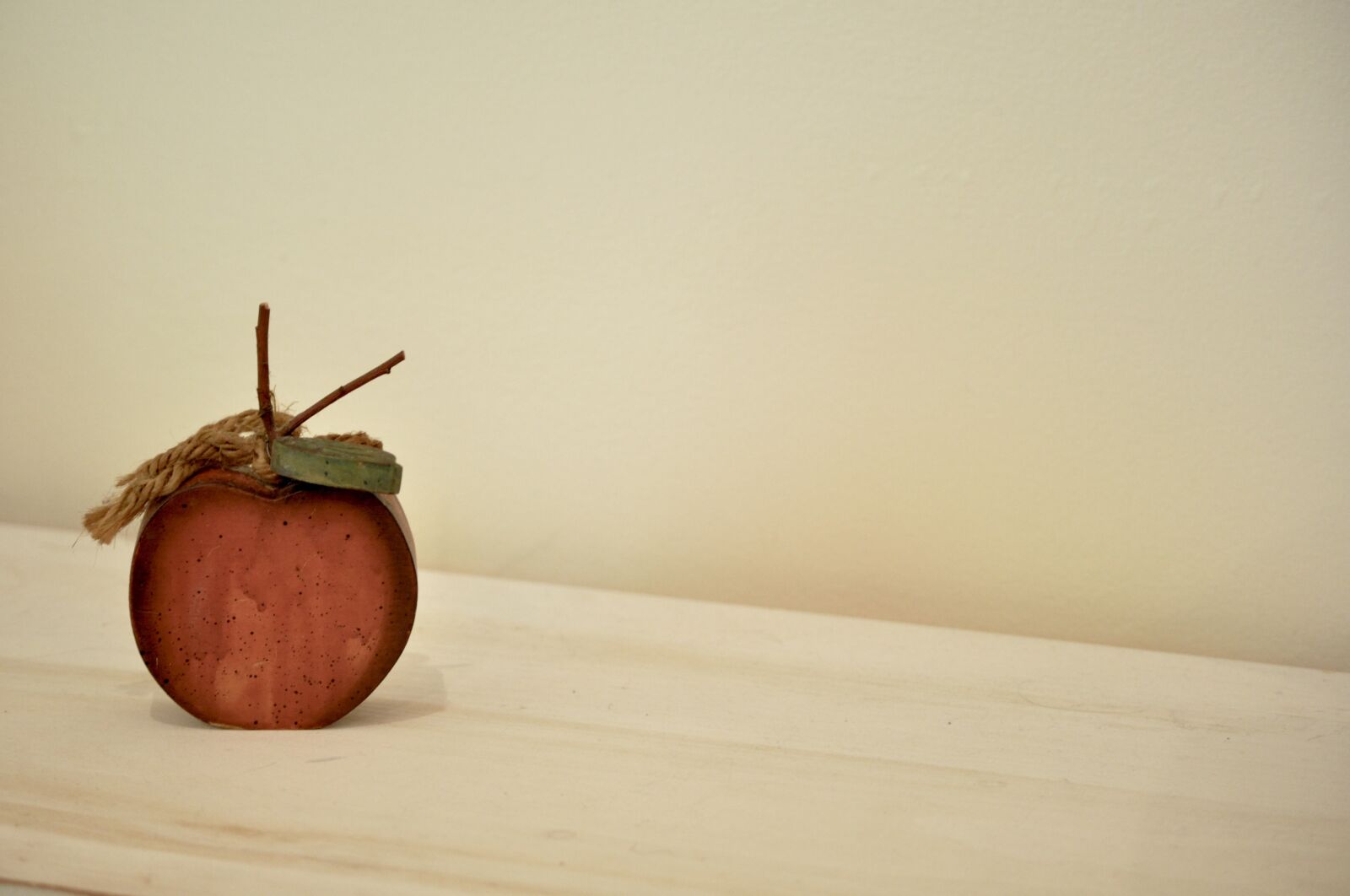 Nikon D90 sample photo. Apple, background, wooden photography
