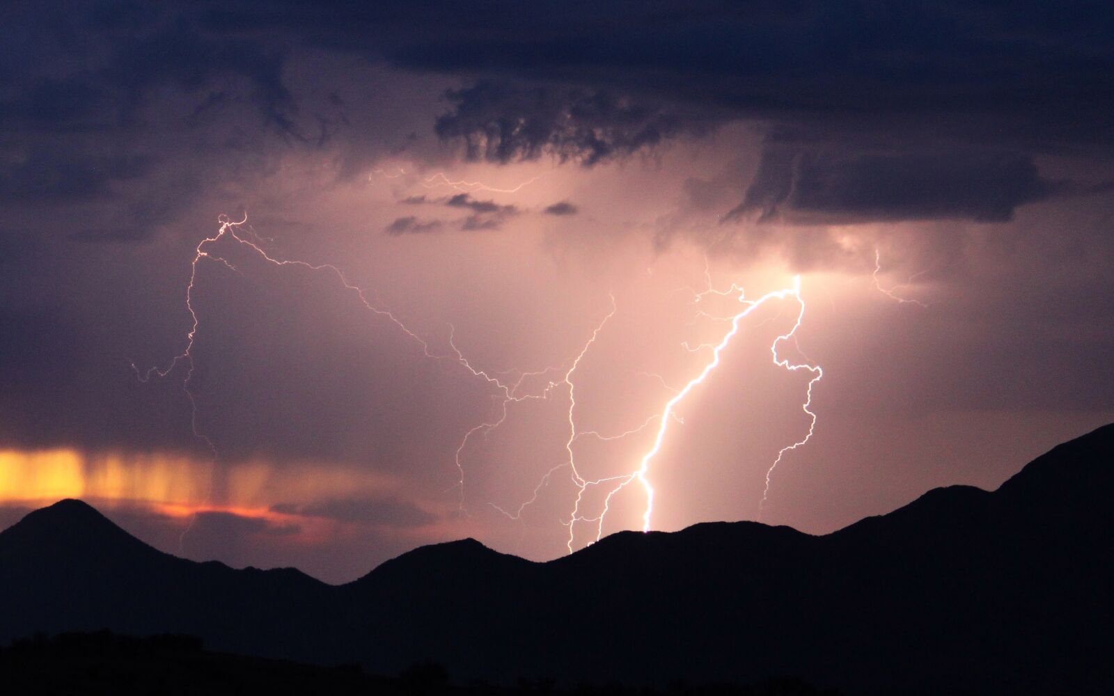 Canon EOS 500D (EOS Rebel T1i / EOS Kiss X3) sample photo. Lightning, weather, storm photography