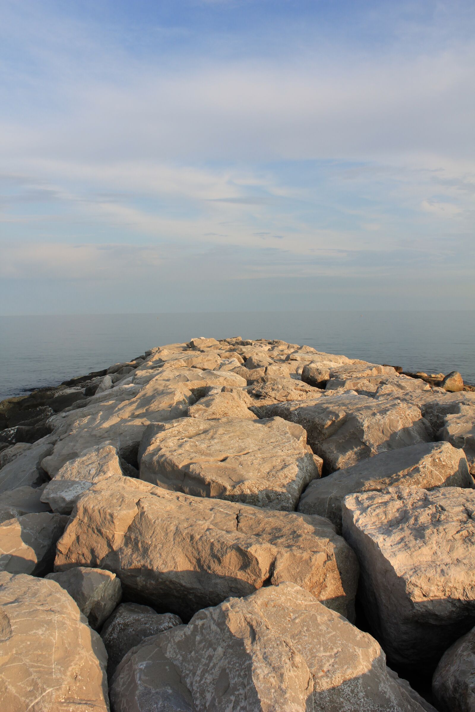 Canon EOS 550D (EOS Rebel T2i / EOS Kiss X4) sample photo. Stones, rock, beach photography