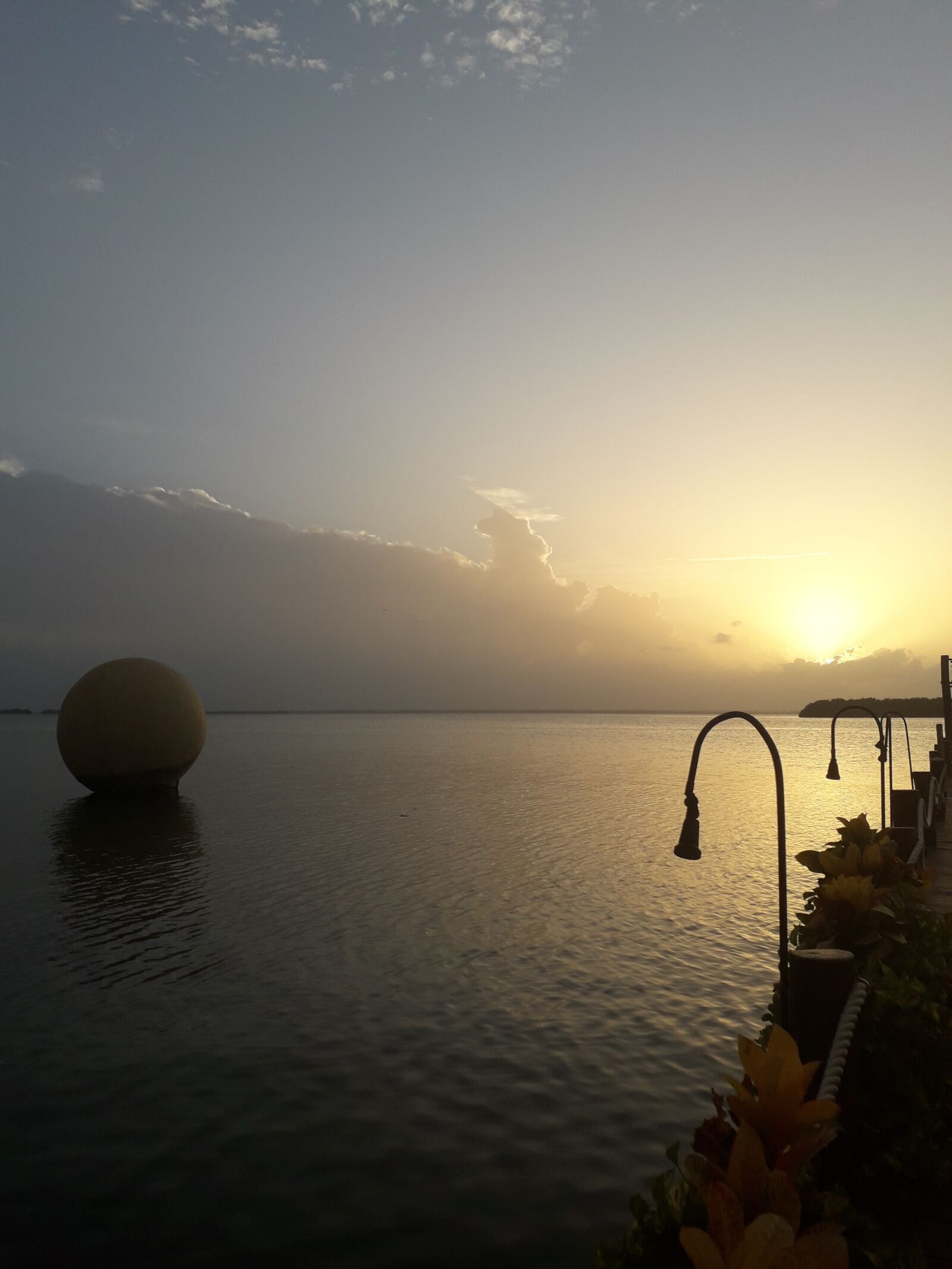 Samsung Galaxy J6 sample photo. Puesta de sol, laguna photography