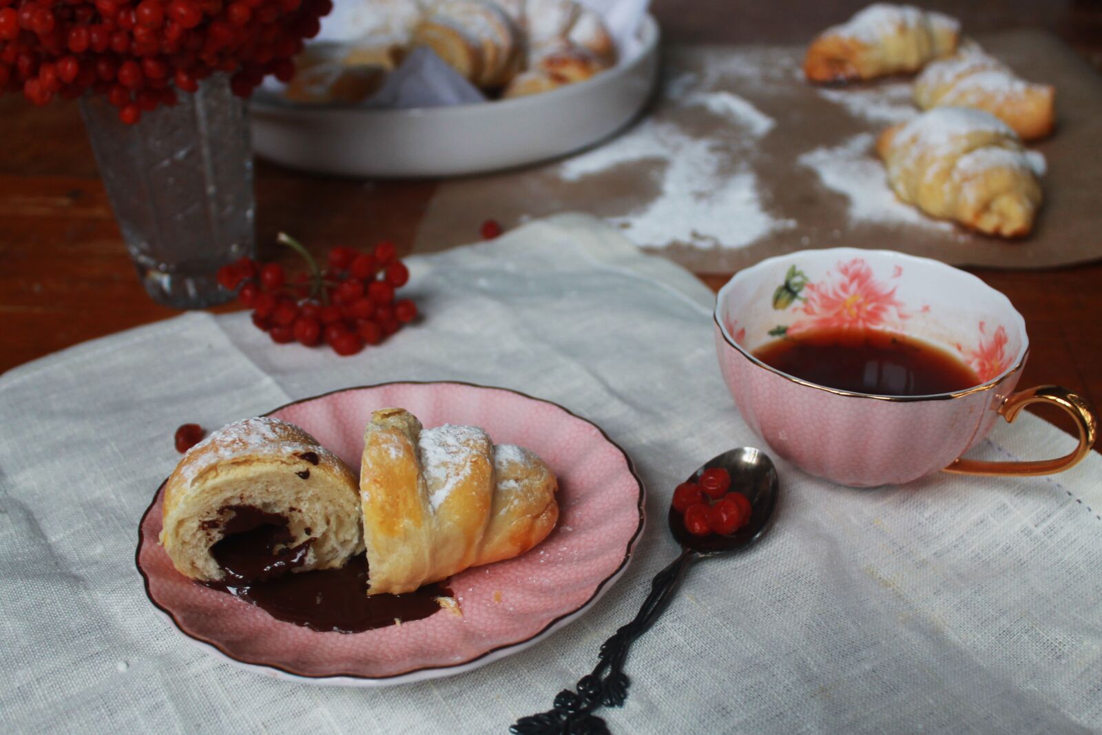 Canon EOS 1100D (EOS Rebel T3 / EOS Kiss X50) sample photo. Tea, croissant, nutrition photography
