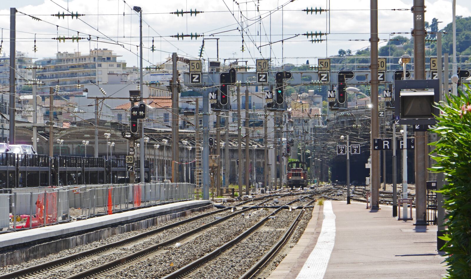 Panasonic Lumix DMC-GH3 sample photo. Railway station, nice, tunnel photography