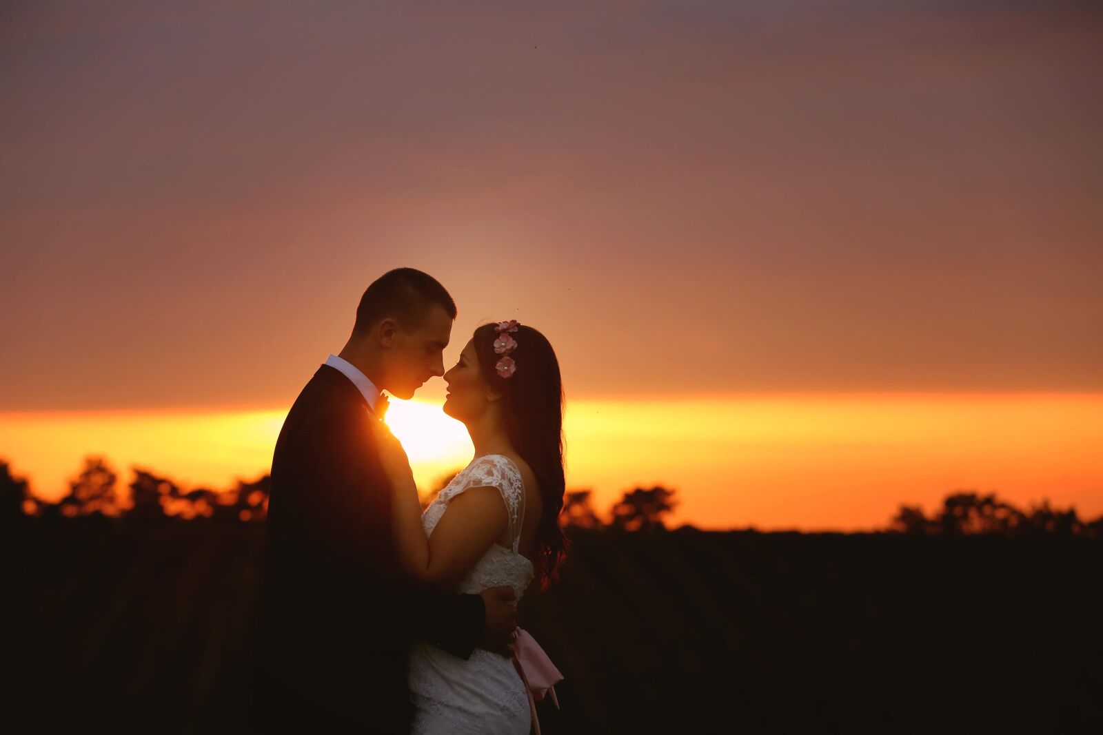 Canon EOS 5D Mark III sample photo. Affection, dress, hug, kiss photography