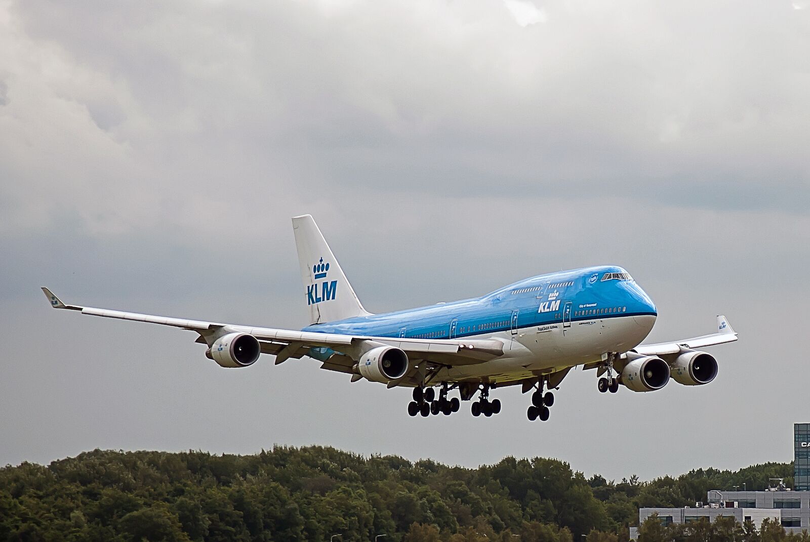 Nikon D3000 sample photo. Klm, plane, flight photography
