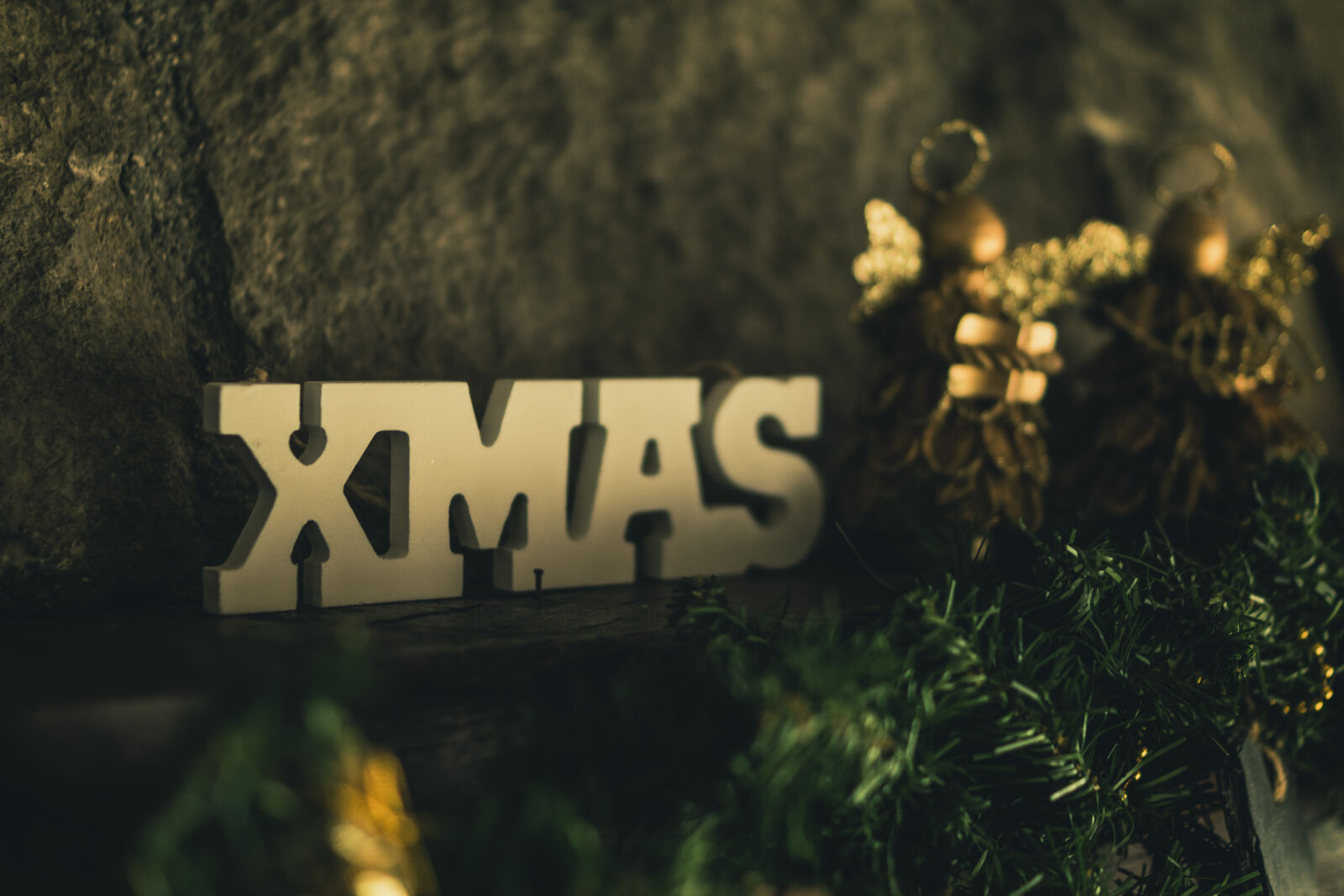 Sony ILCA-77M2 + Sony DT 35mm F1.8 SAM sample photo. Beige, wooden, xmas, cutout photography