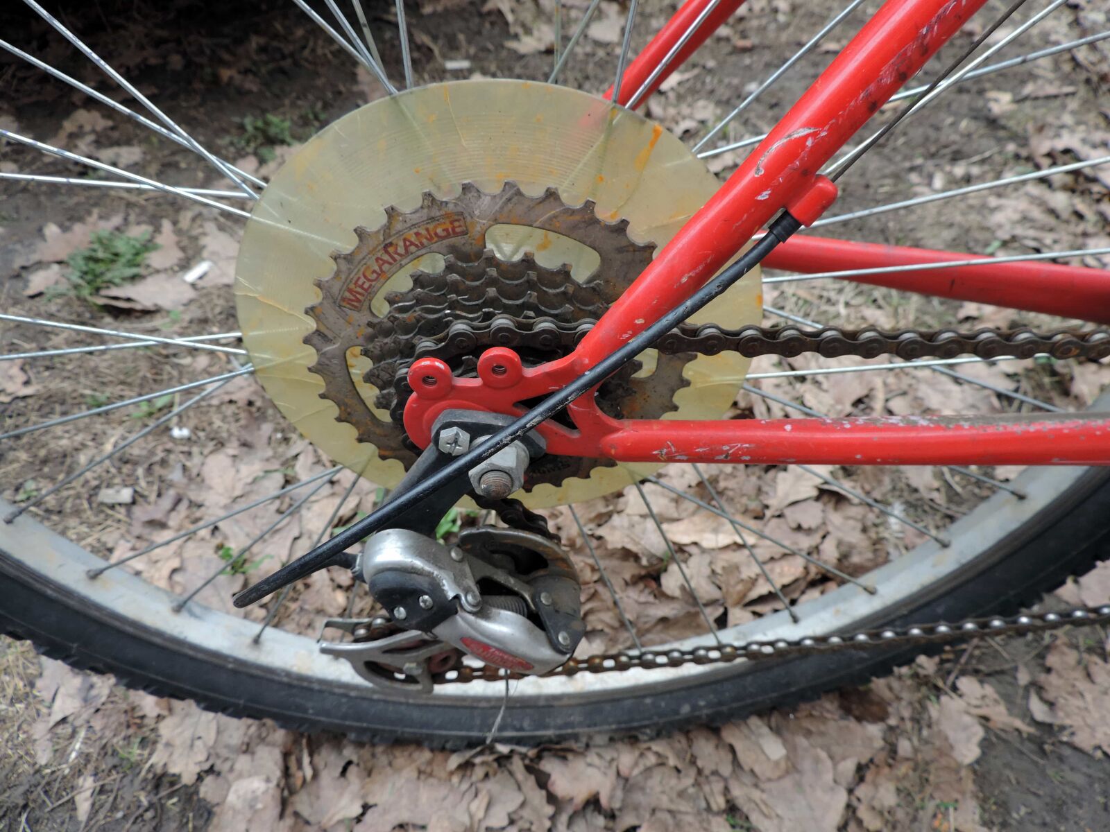 Nikon Coolpix P520 sample photo. Bicycle, chain, iron, rust photography