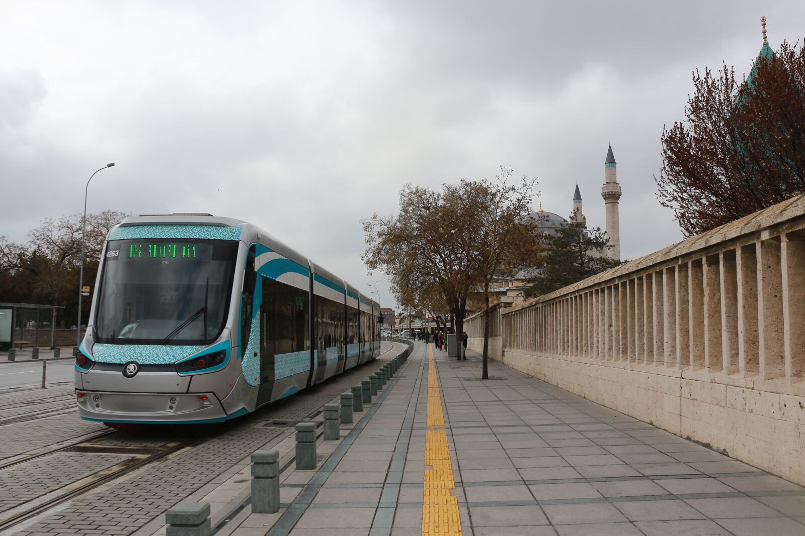 Canon EOS 700D (EOS Rebel T5i / EOS Kiss X7i) sample photo. Tram, transportation, transport photography