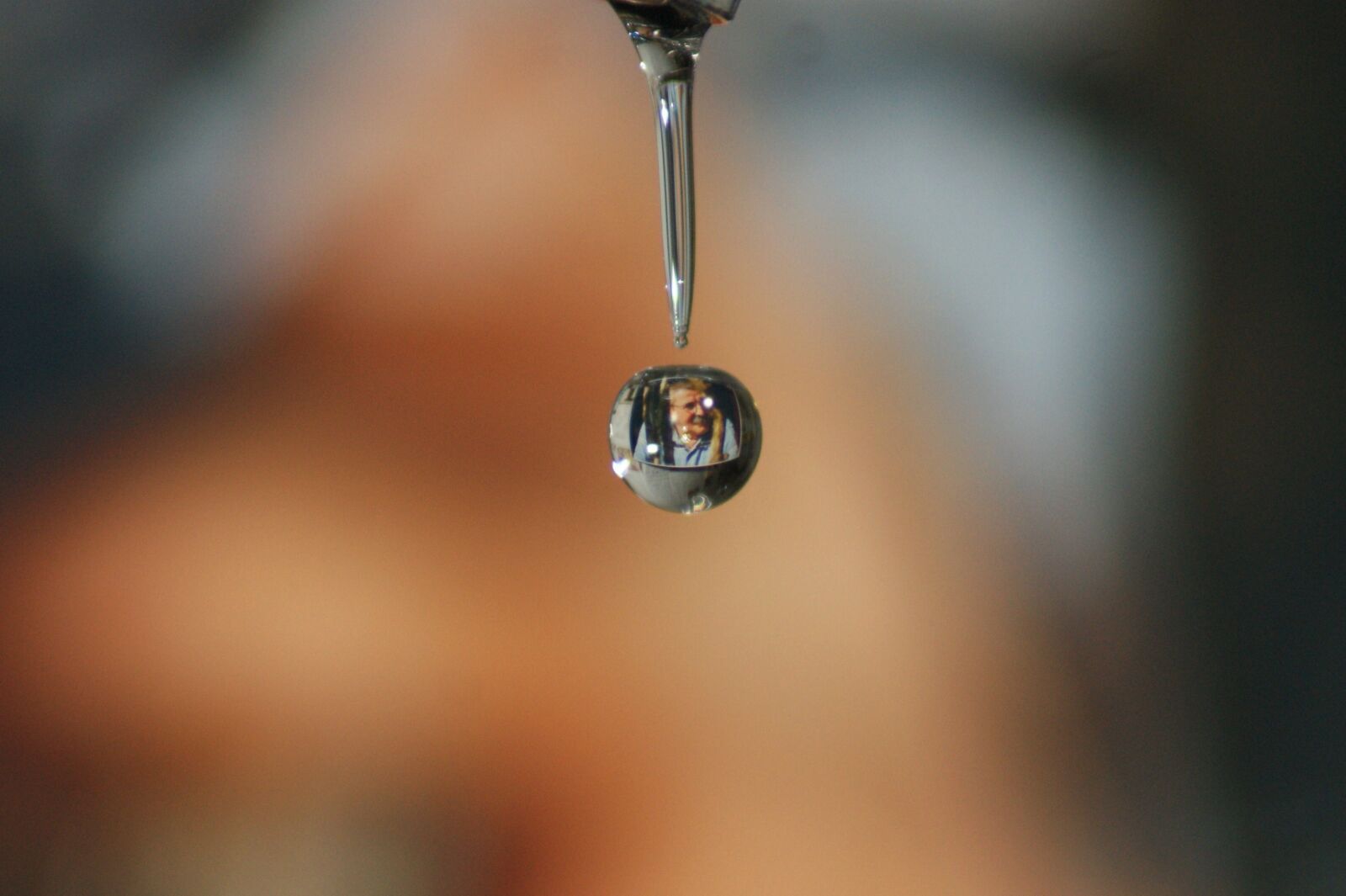 Sony Alpha DSLR-A390 sample photo. Fall, drop, of photography