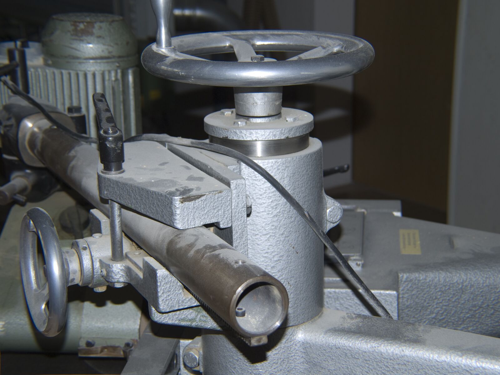 Olympus E-420 (EVOLT E-420) sample photo. Adjusting wheel, tube, capping photography