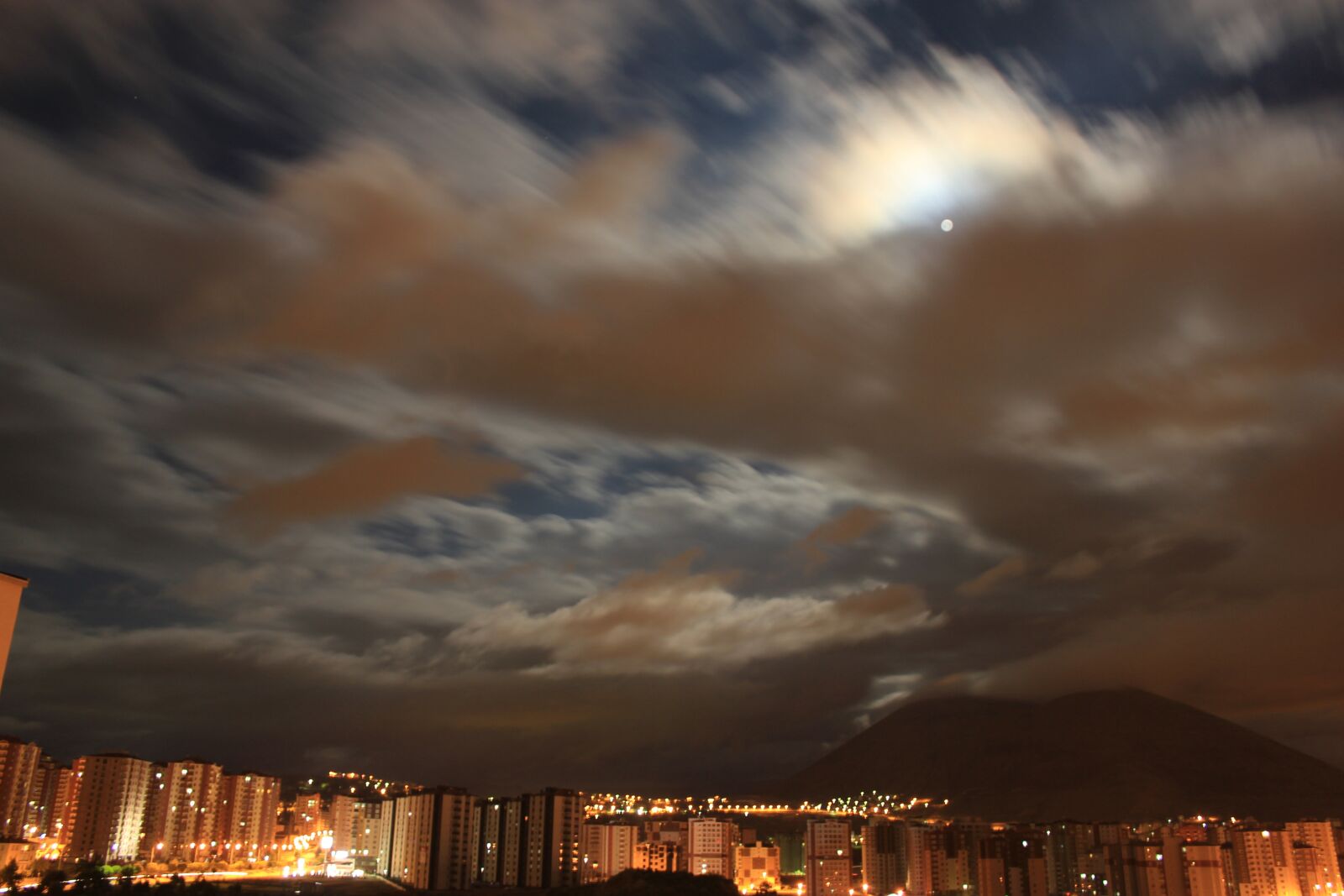 Canon EOS 550D (EOS Rebel T2i / EOS Kiss X4) sample photo. Sky, clouds, night photography