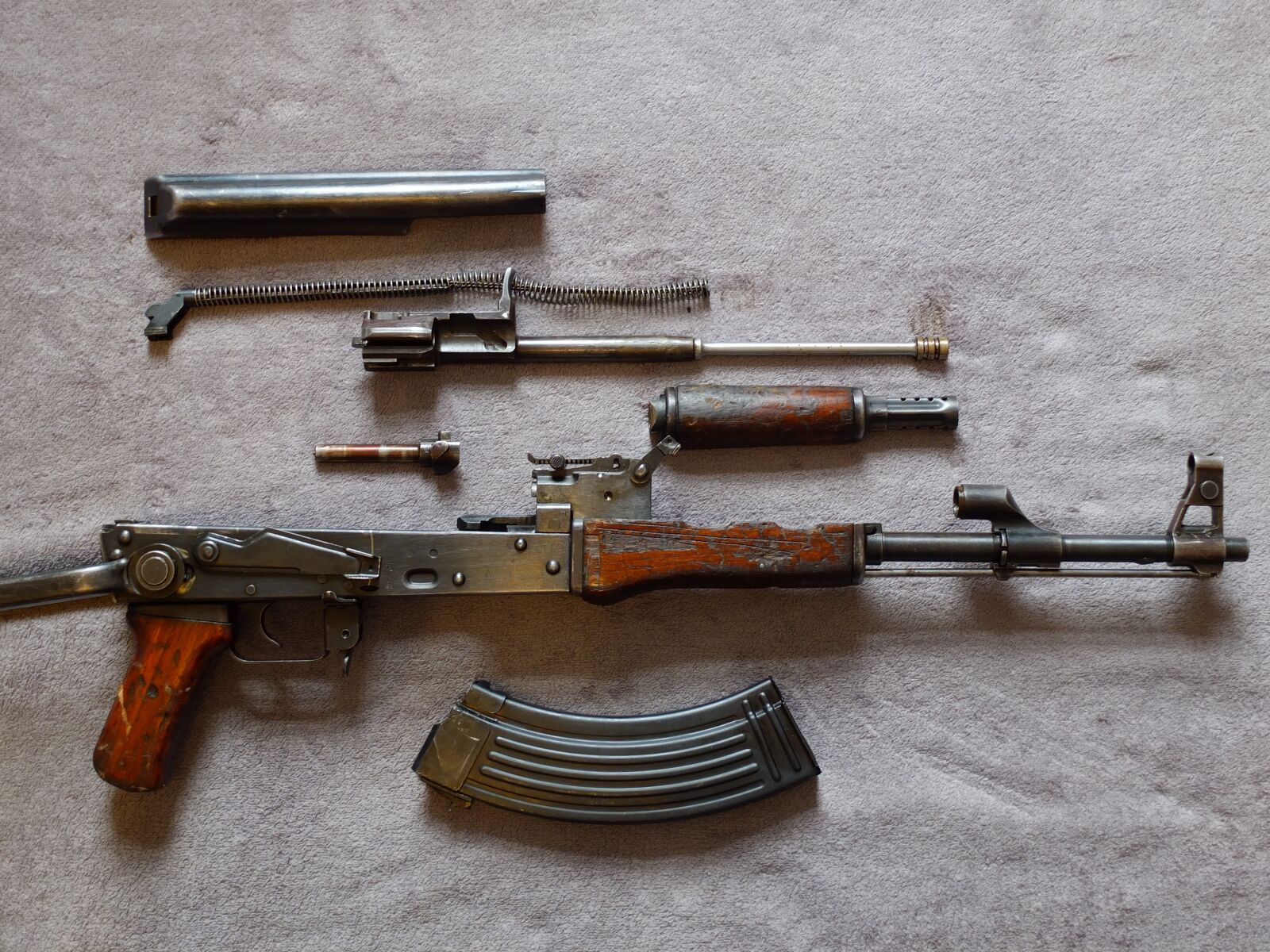 Fujifilm X10 sample photo. Ak47, rifle, terror photography