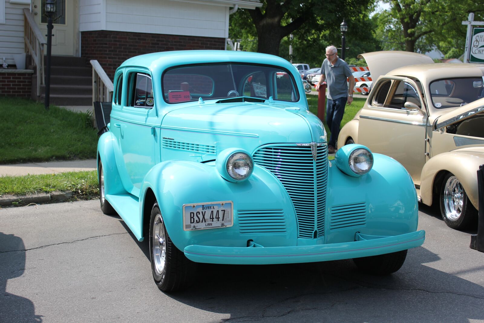 Canon EOS 550D (EOS Rebel T2i / EOS Kiss X4) sample photo. Blue car, auto, vehicle photography