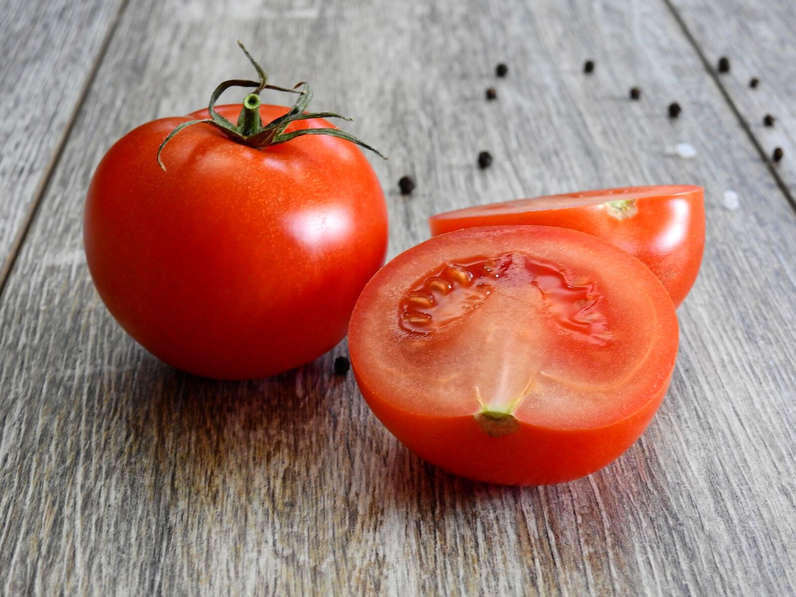 Nikon Coolpix P900 sample photo. Tomato, vegetables, eat photography