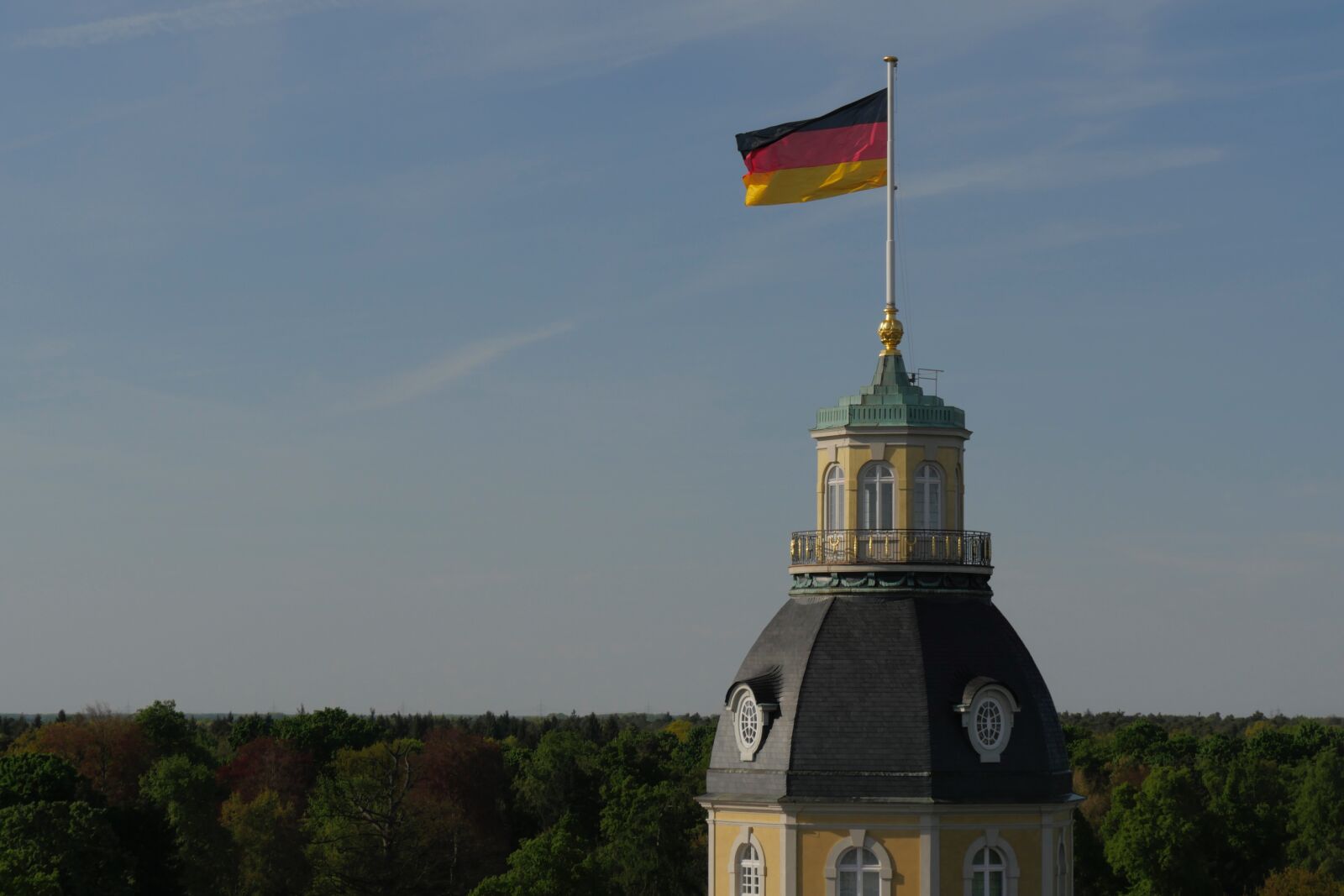 Panasonic Lumix DMC-GX8 sample photo. Castle tower, germany flag photography