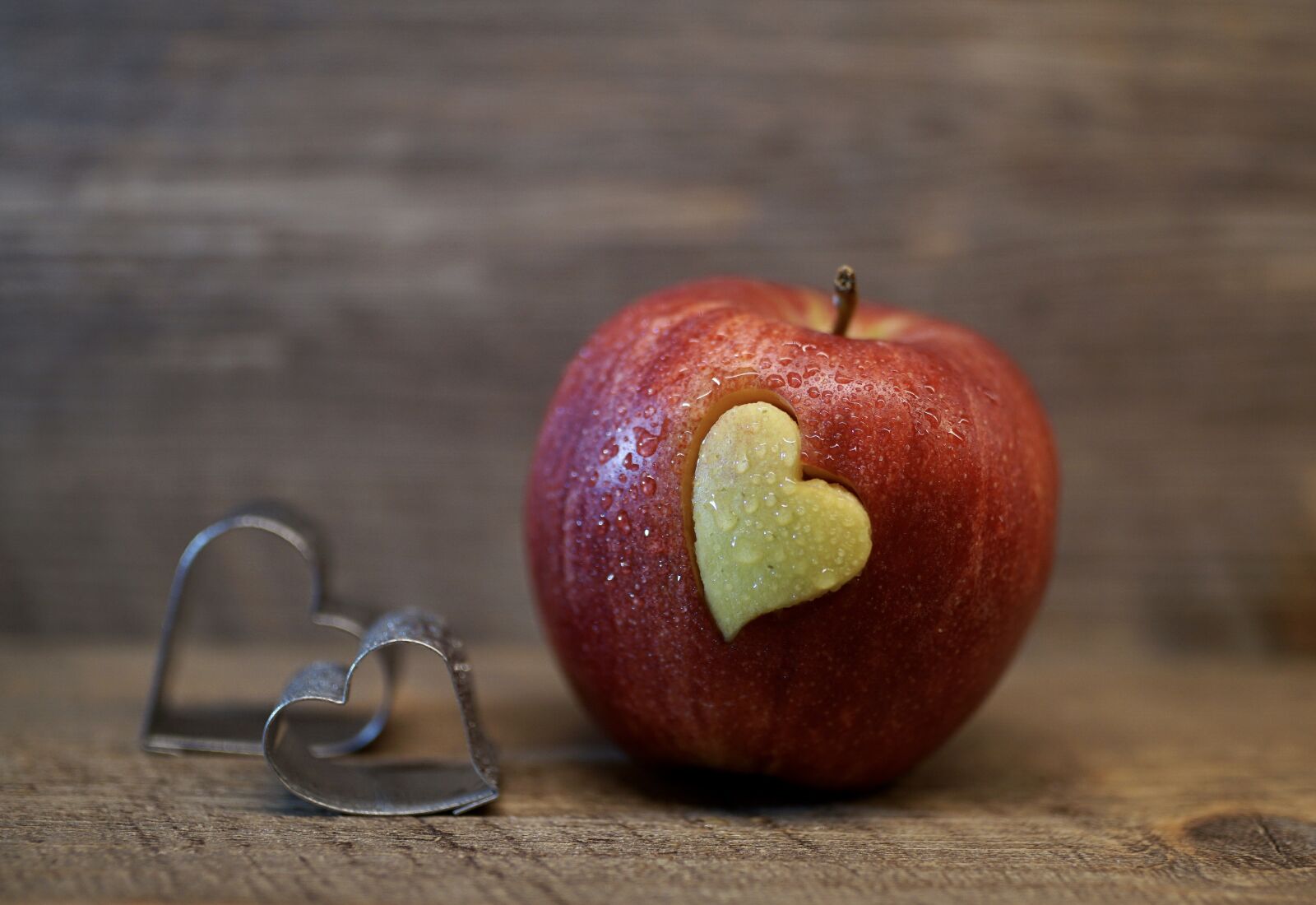 Sony ILCA-77M2 + 35mm F1.4 sample photo. Fruit, food, apple photography