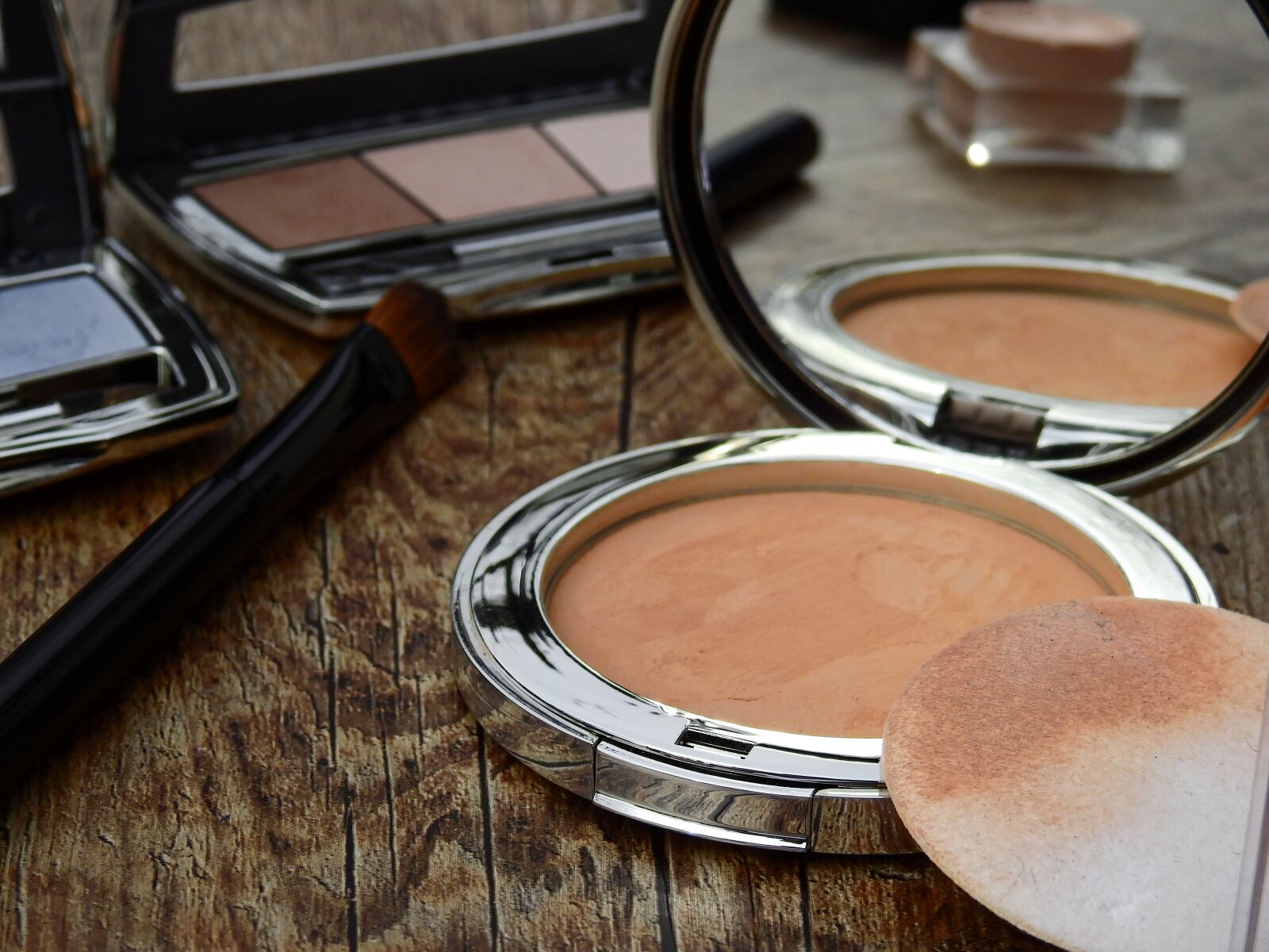 Nikon Coolpix P900 sample photo. Cosmetics, make up, makeup photography